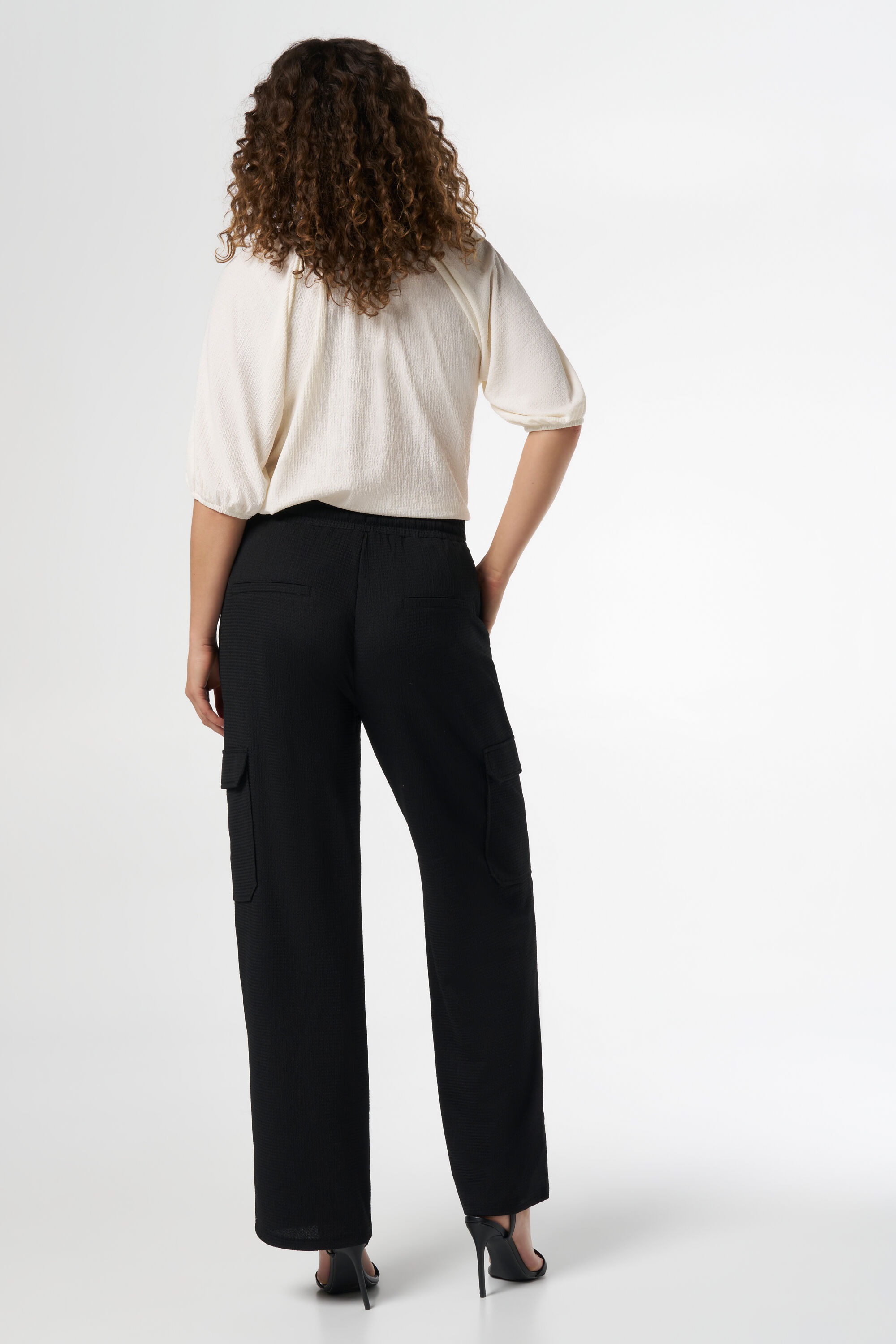 Pantalones cargo  image number 3