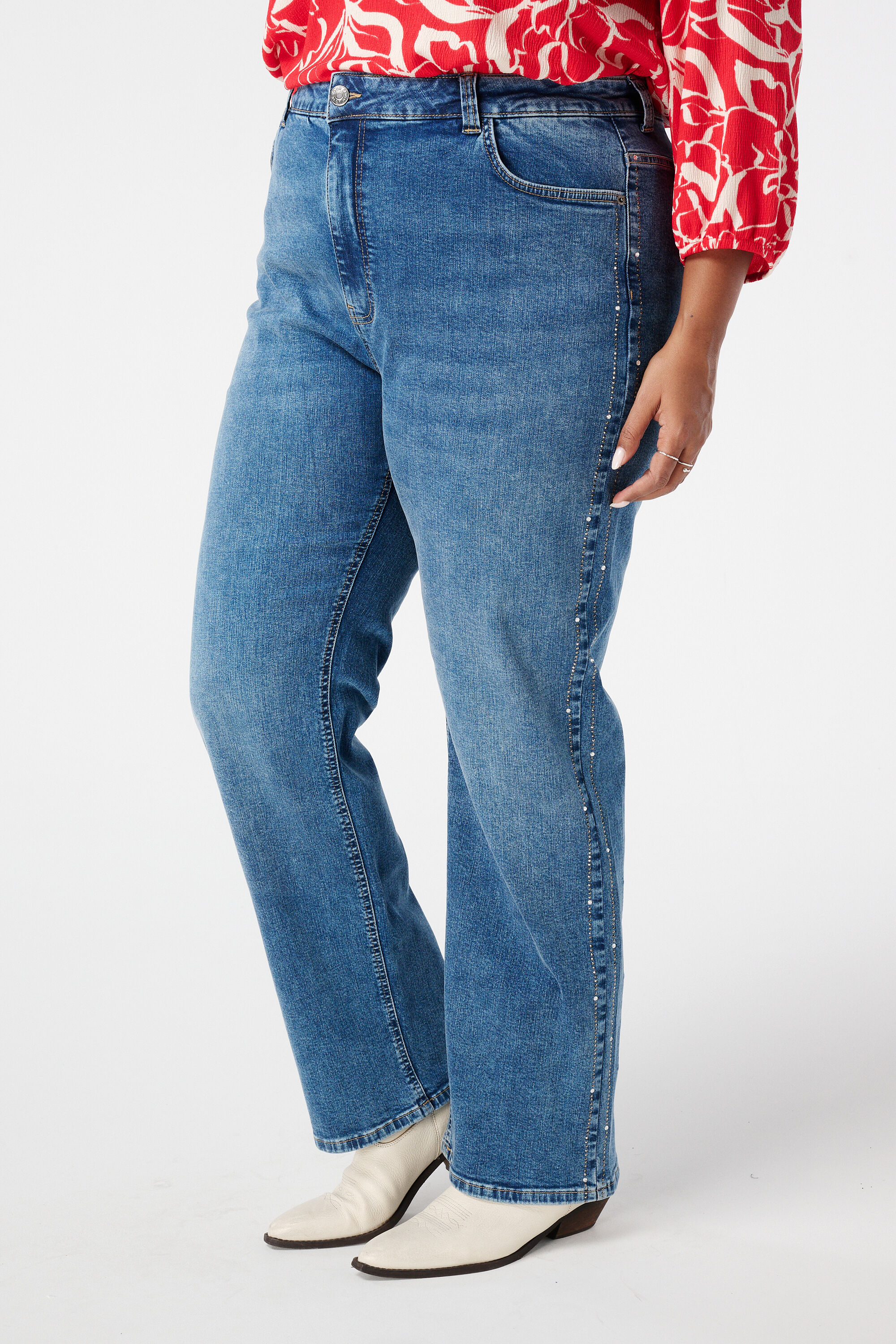 Vaqueros de pernera recta con brillantes image number 5