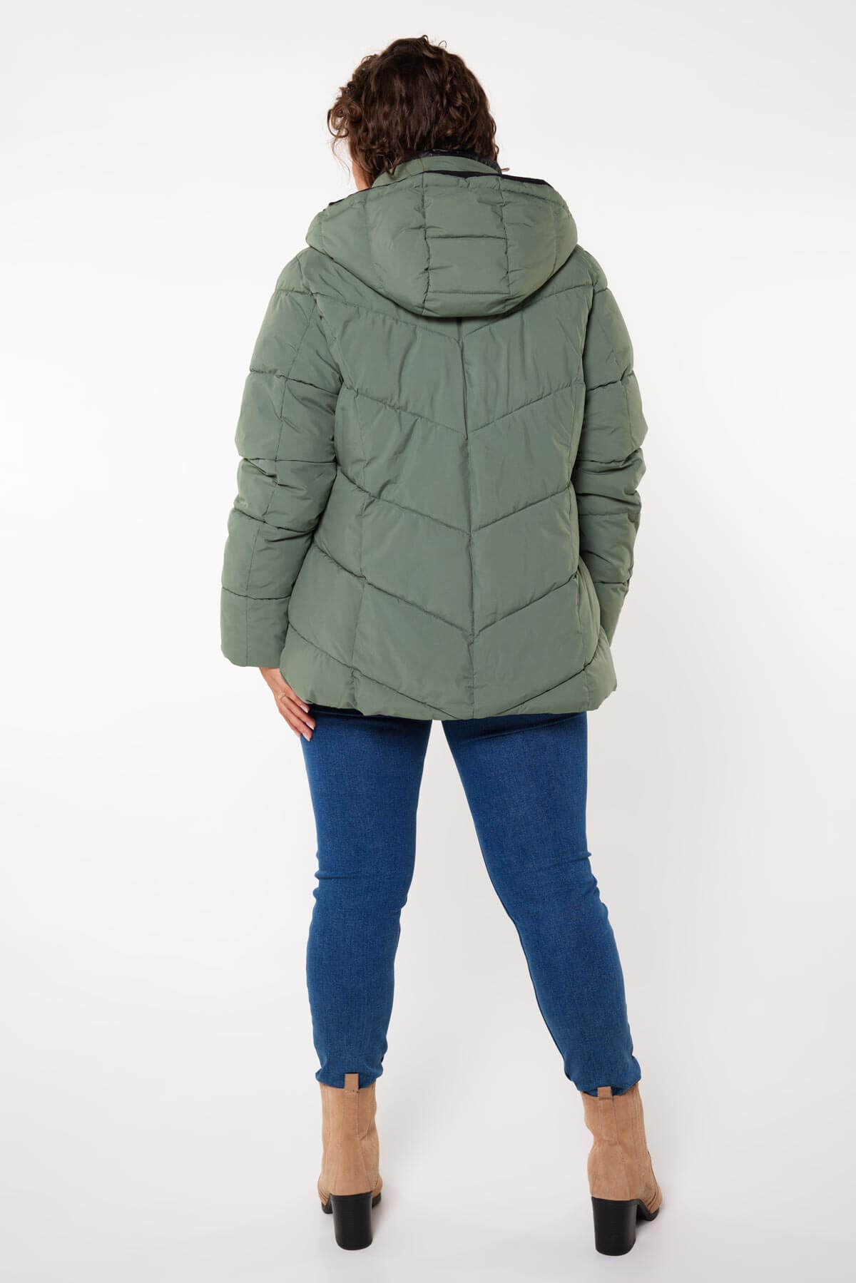 Chaqueta acolchada con capucha  image number 4