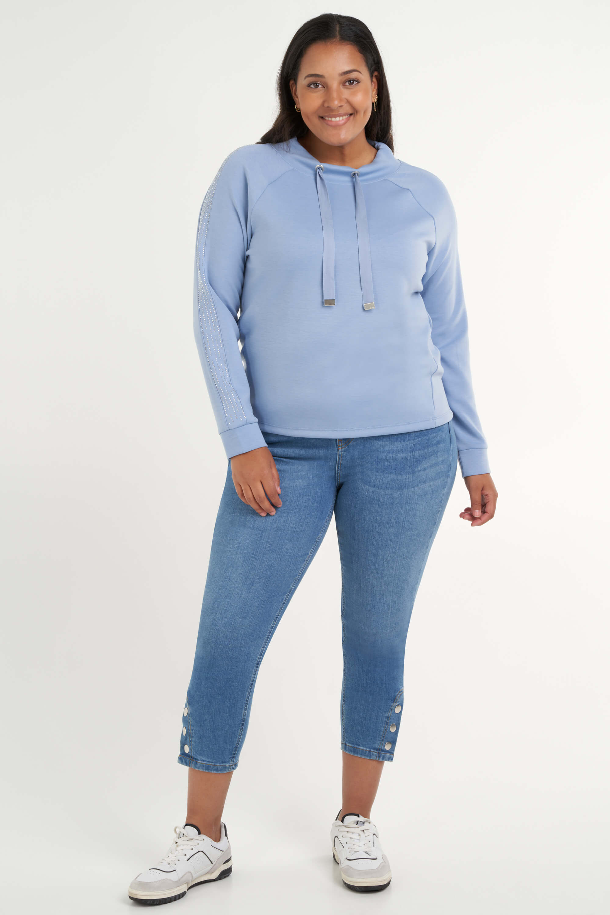 Su&eacute;ter con pedrer&iacute;a image number 5