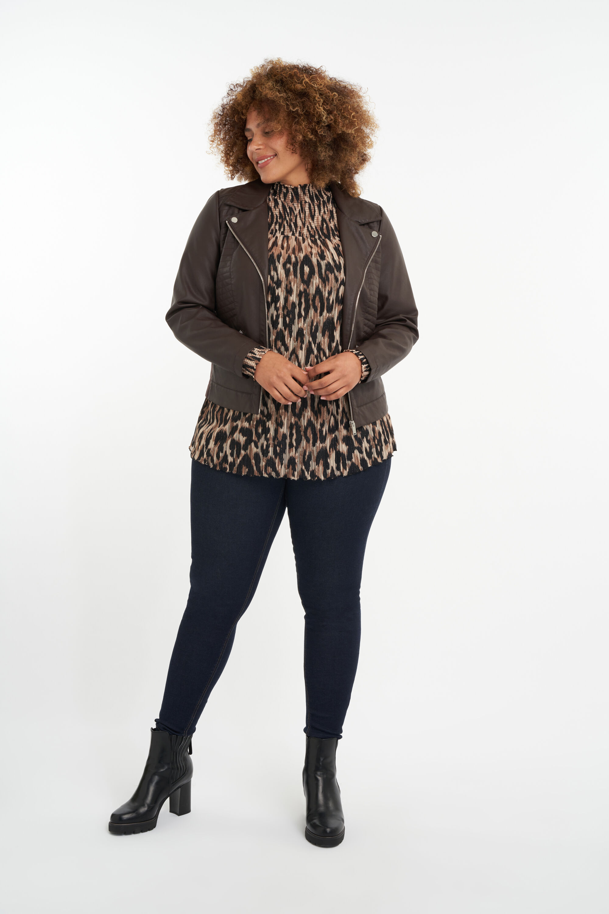 Chaqueta de cuero sint&eacute;tico  image number 6