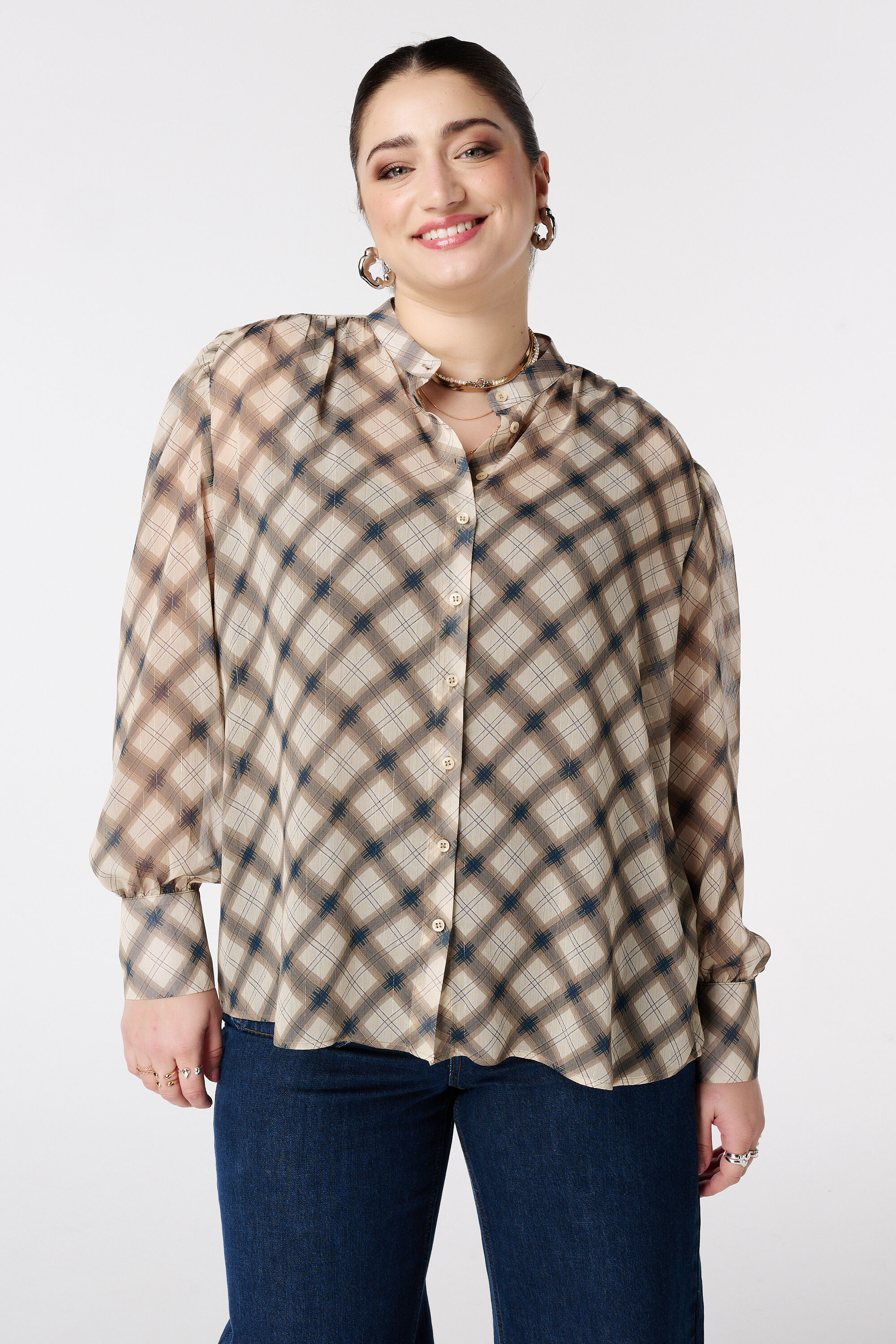 Blusa de cuadros con estilo