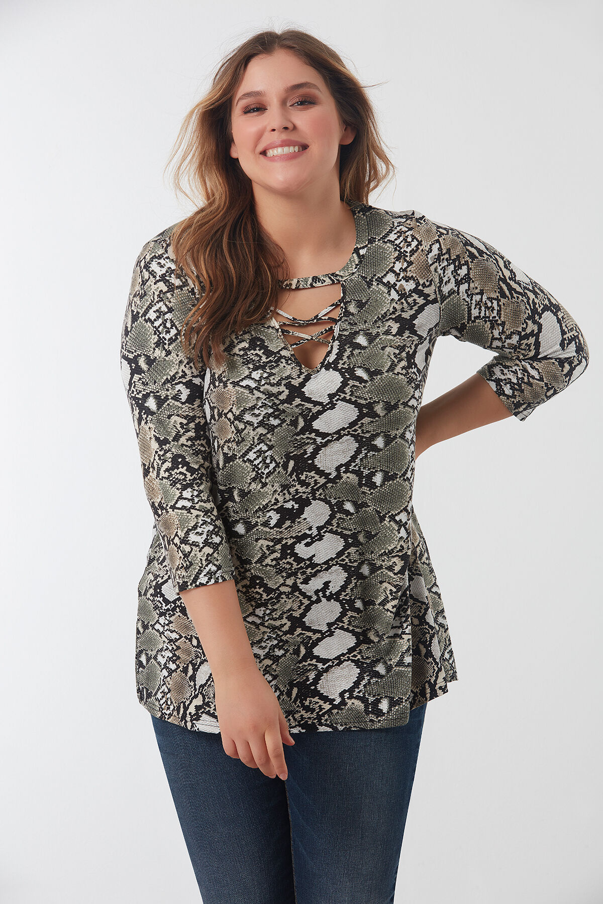 Camisa con estampado de serpiente image number 4