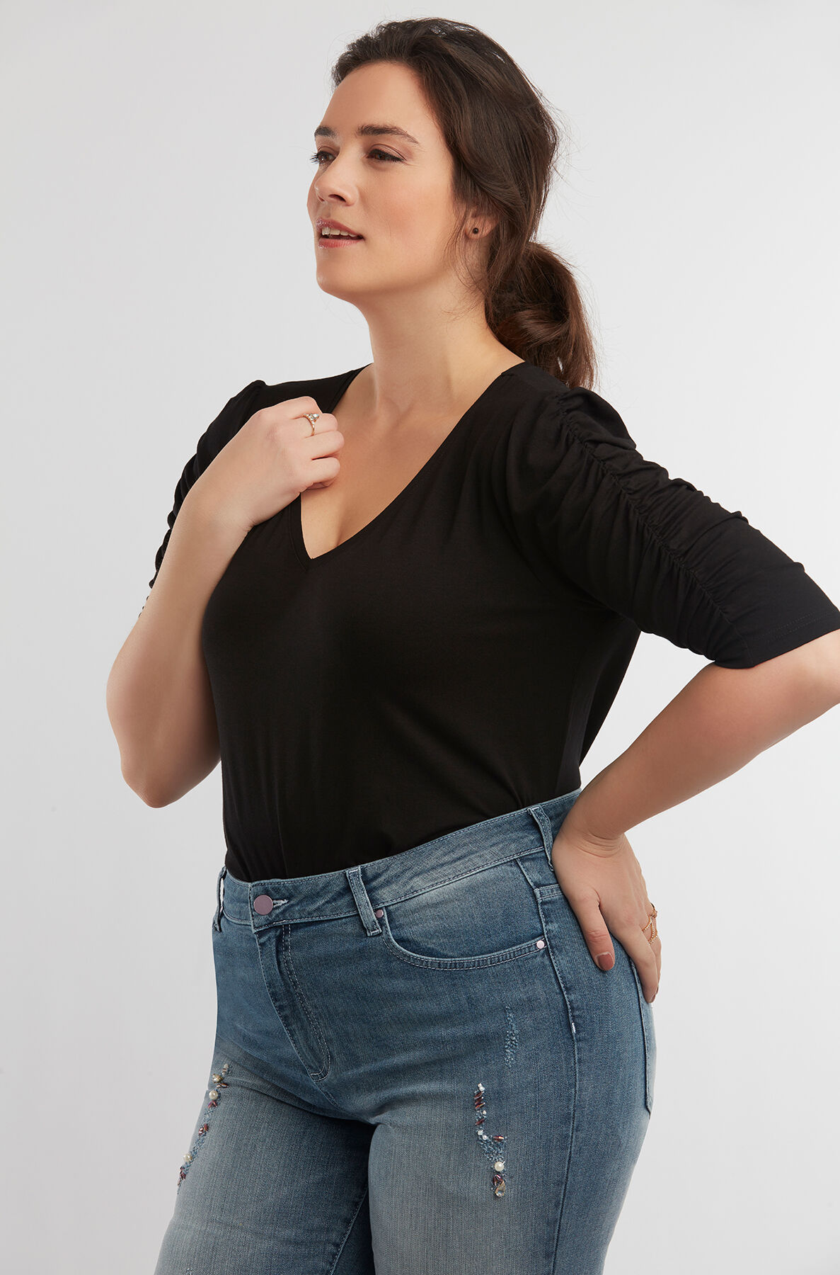 Camiseta con mangas arrugadas image number 4