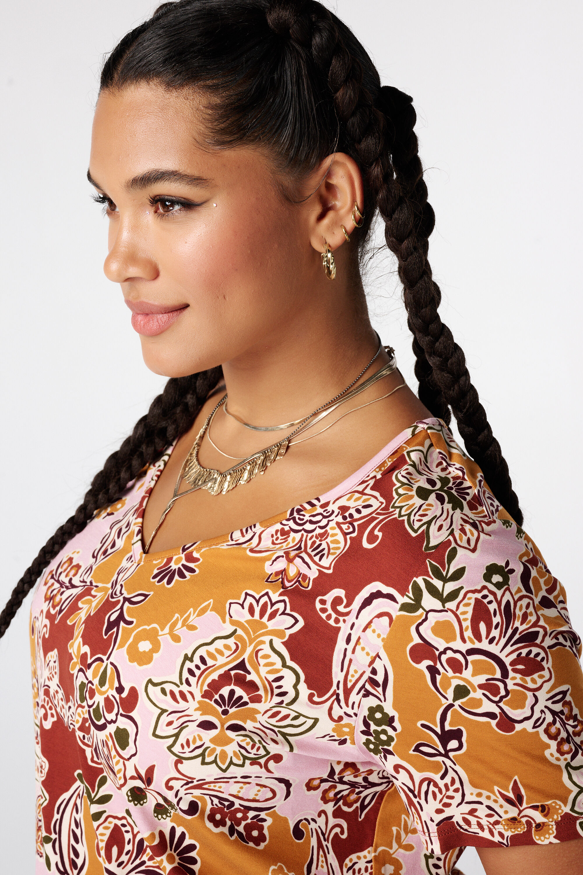 Top estampado con escote en V image number 4