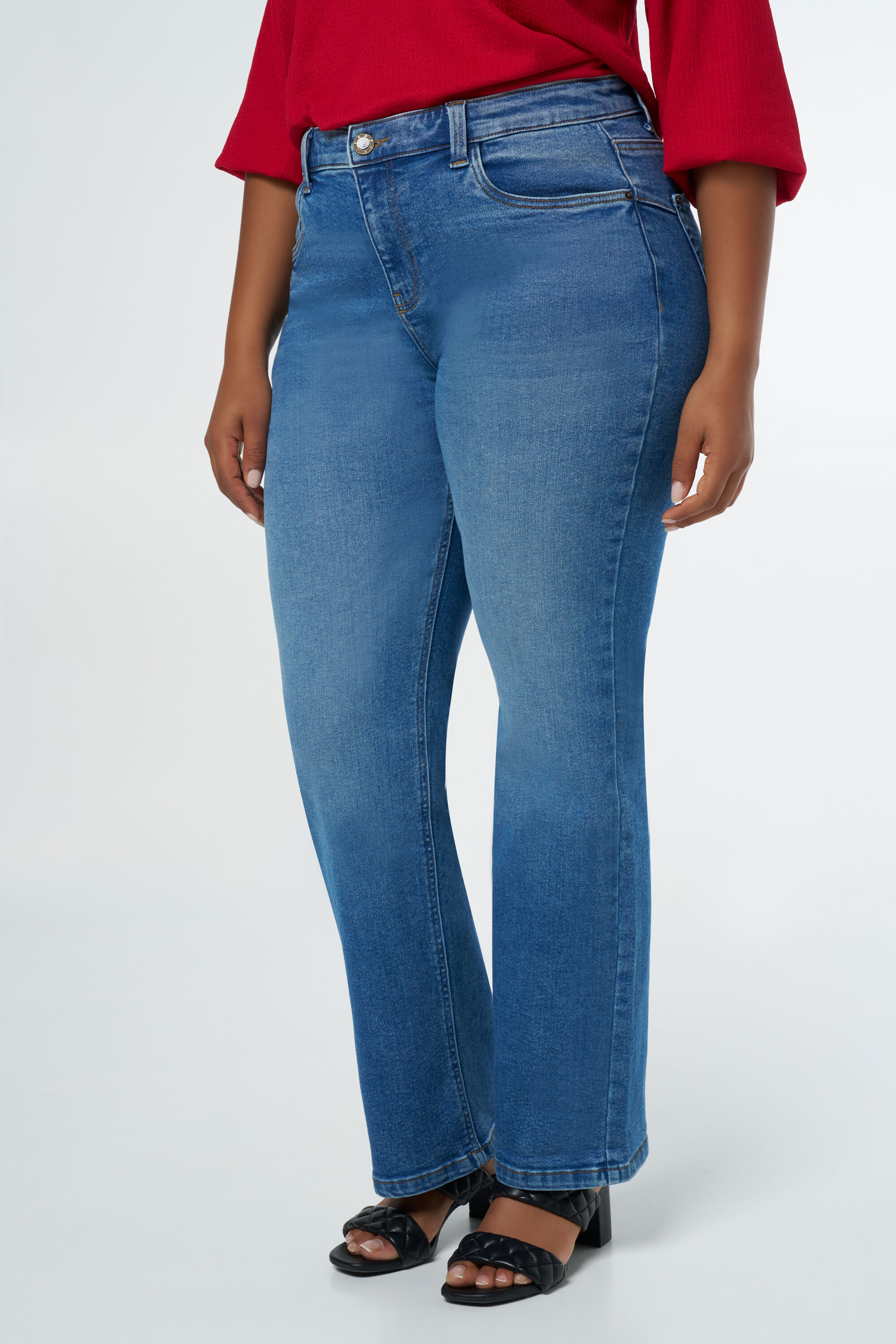 Vaqueros de pierna recta image number 5