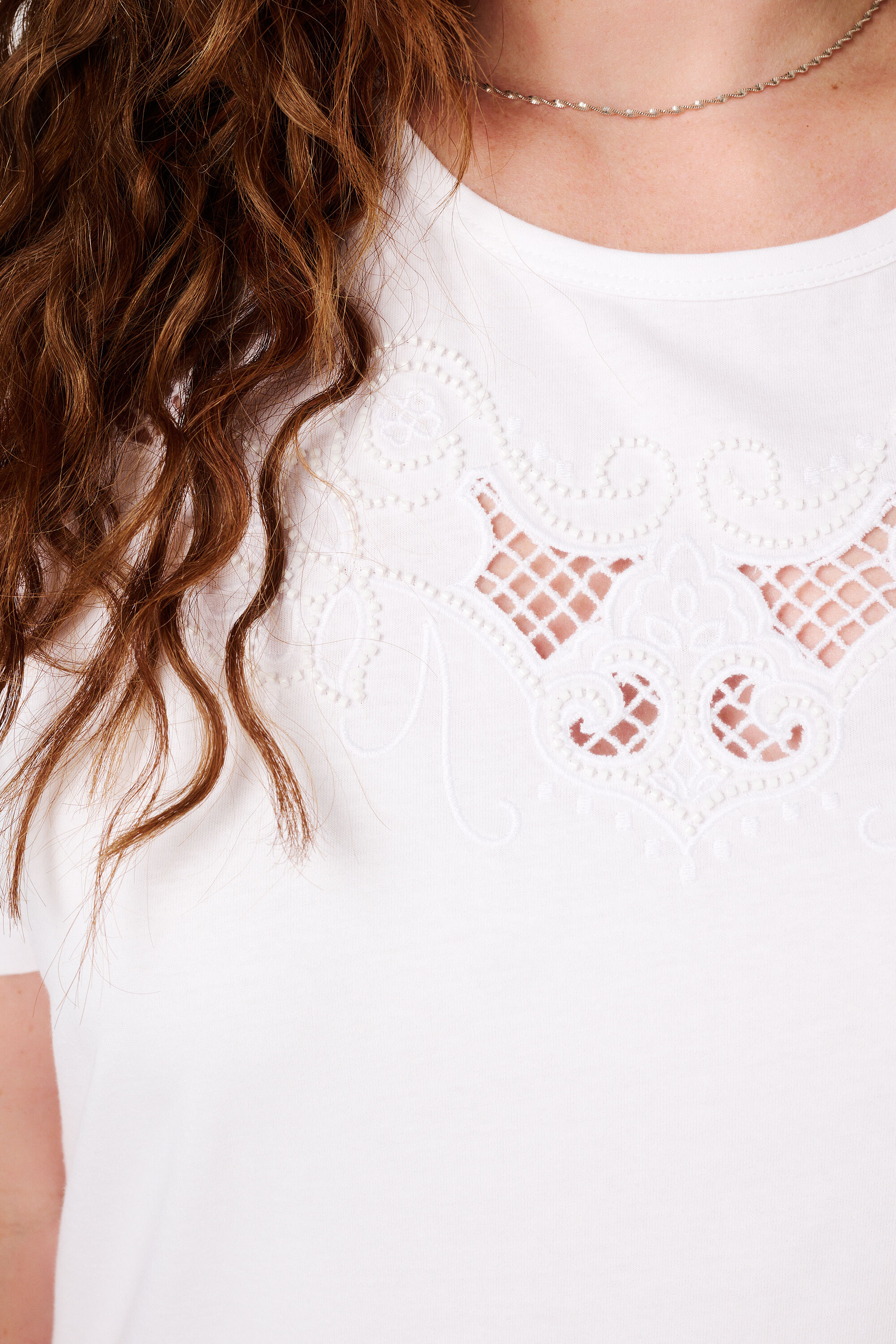  Camiseta con bordado image number 6