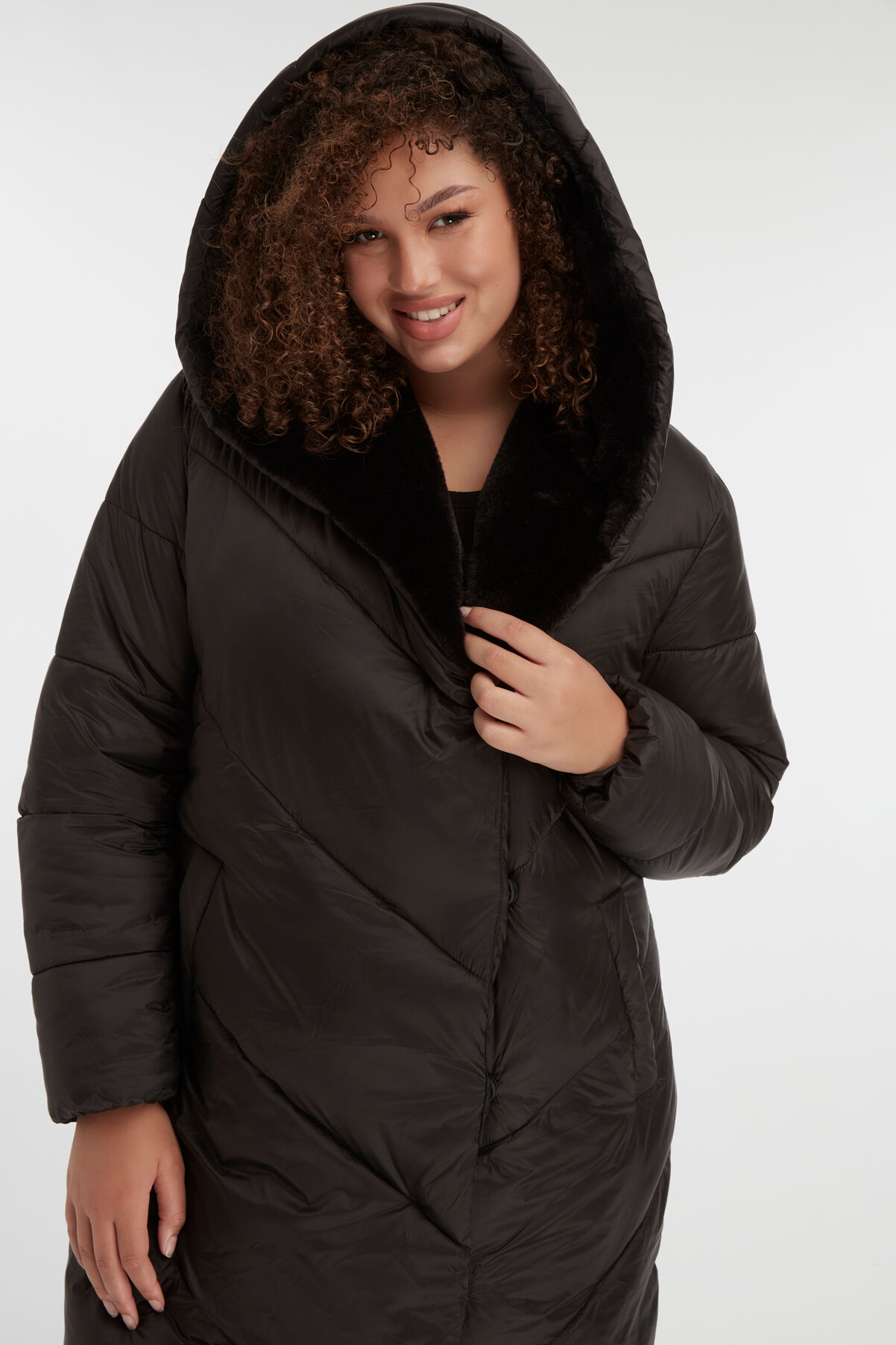 Abrigo acolchado con capucha  image number 4