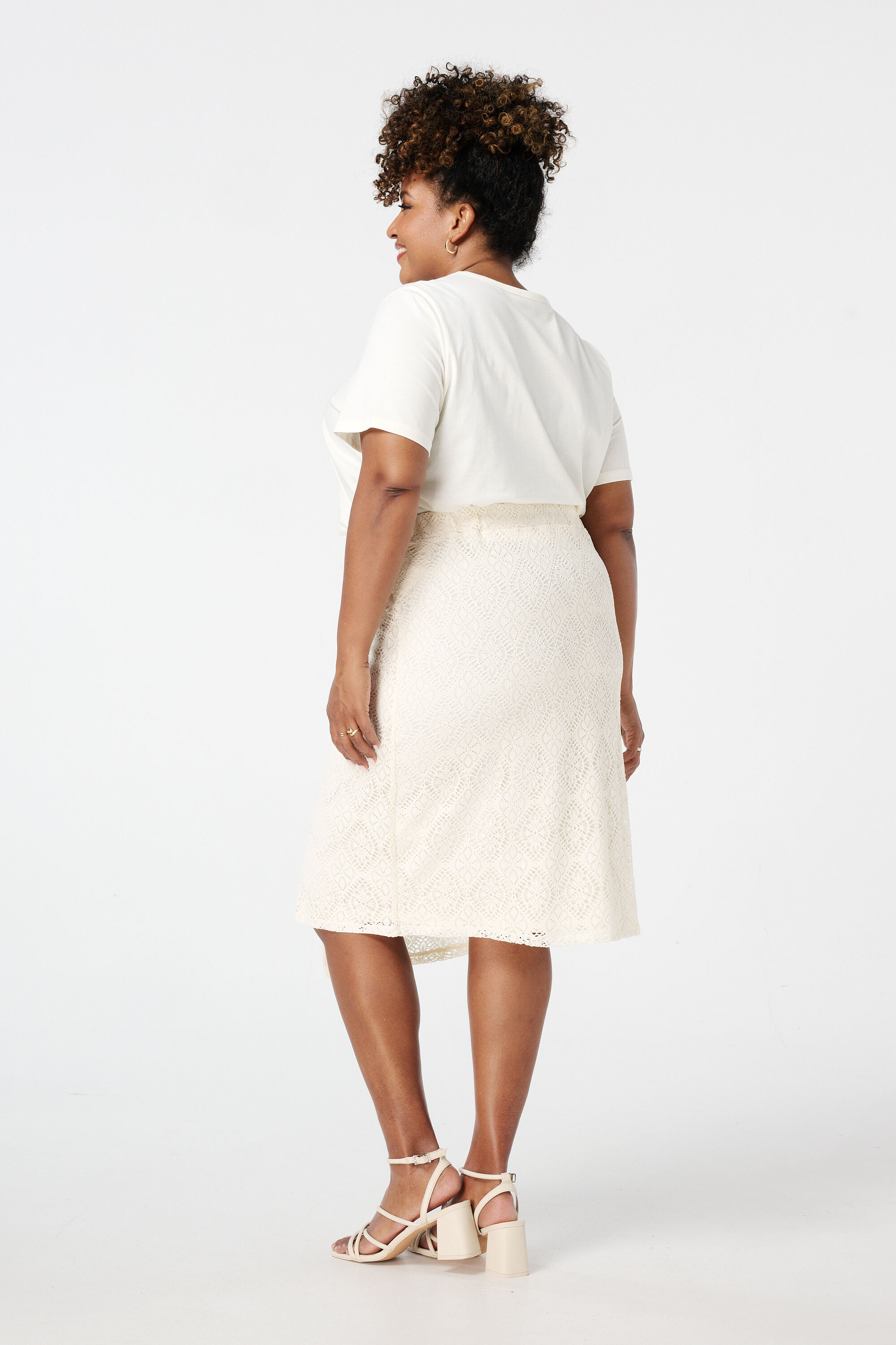 Falda cruzada de encaje  image number 3