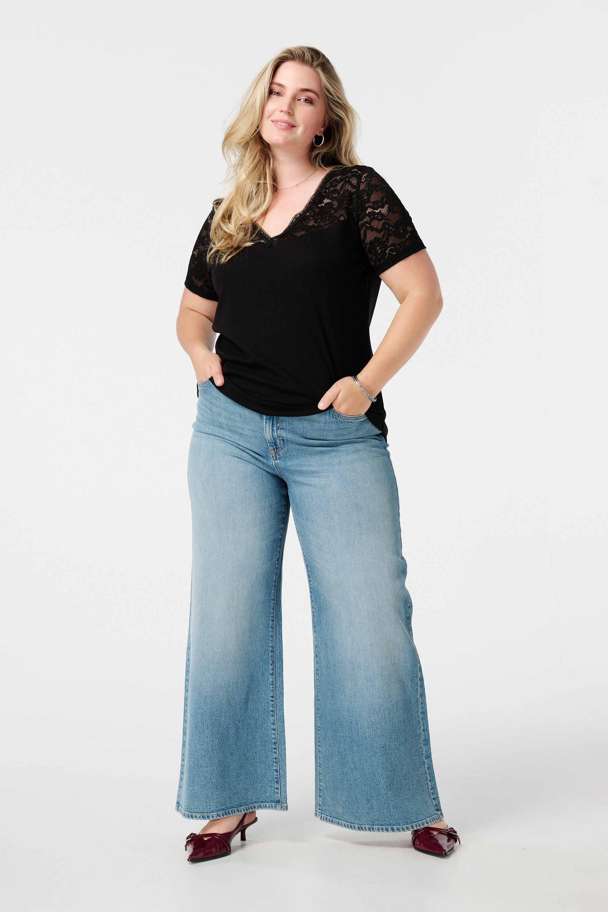 Camiseta de canal&eacute; con encaje image number 5