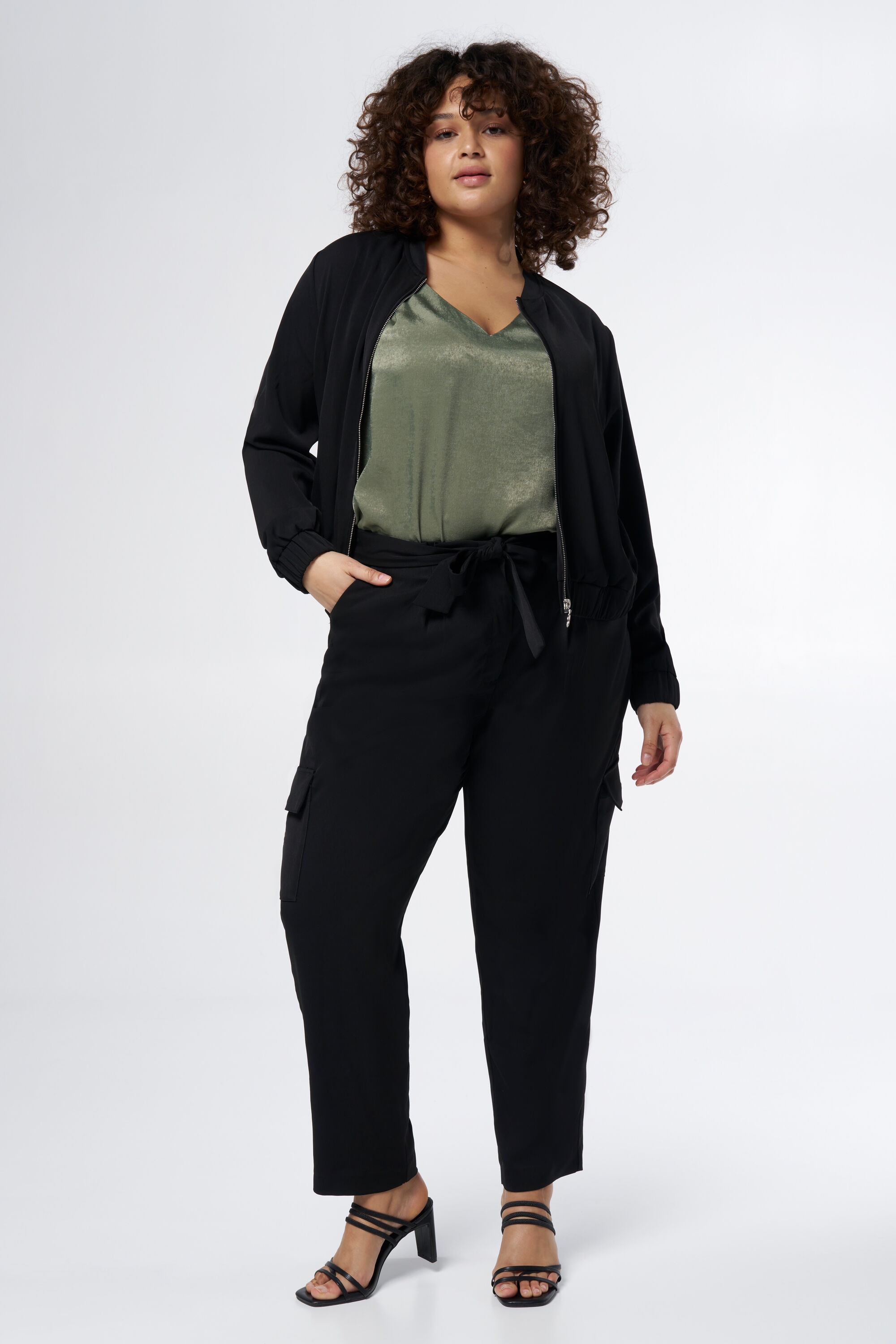 Chaqueta bomber con bolsillos image number 5