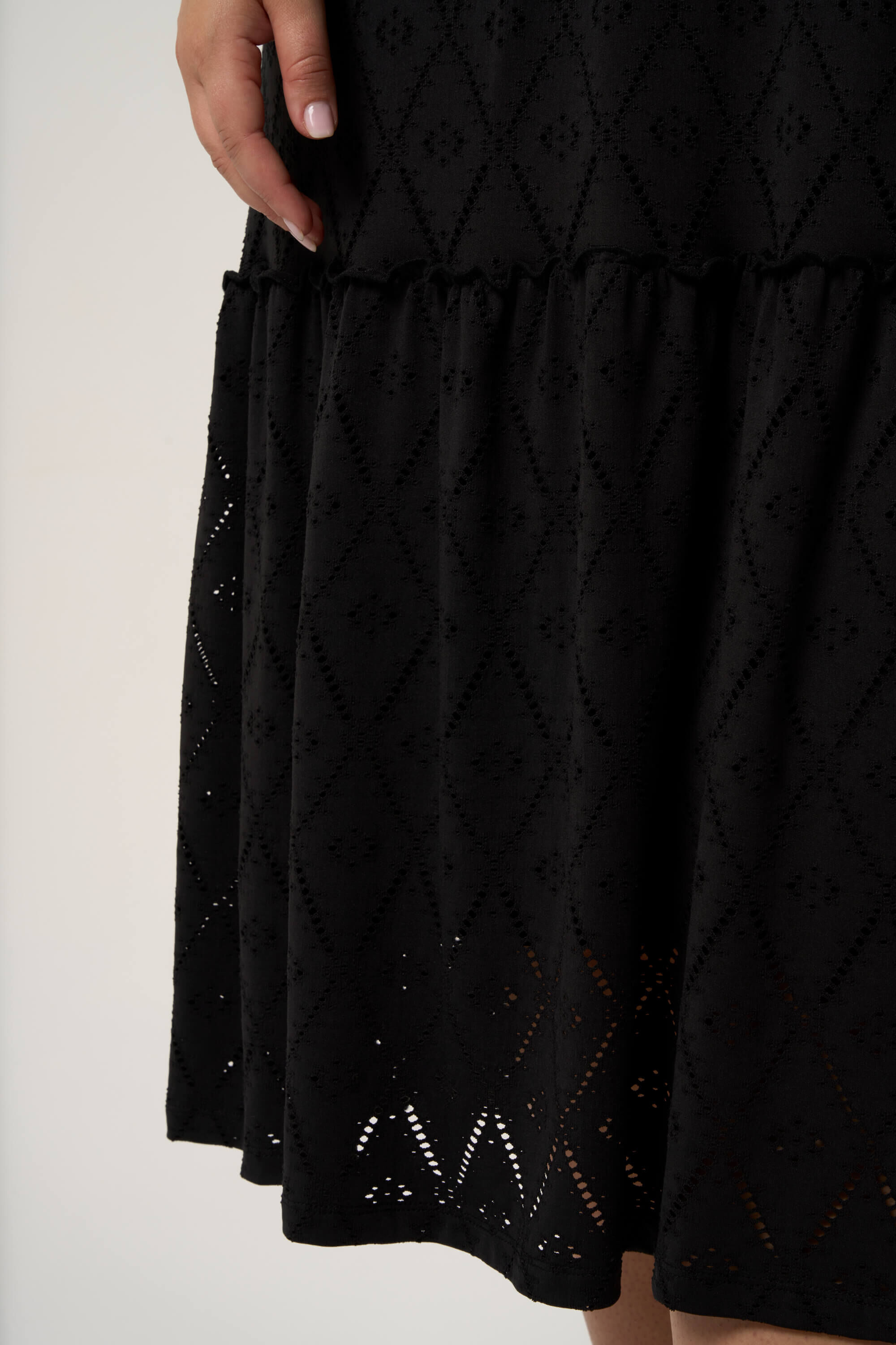 Vestido midi con bordado image number 5