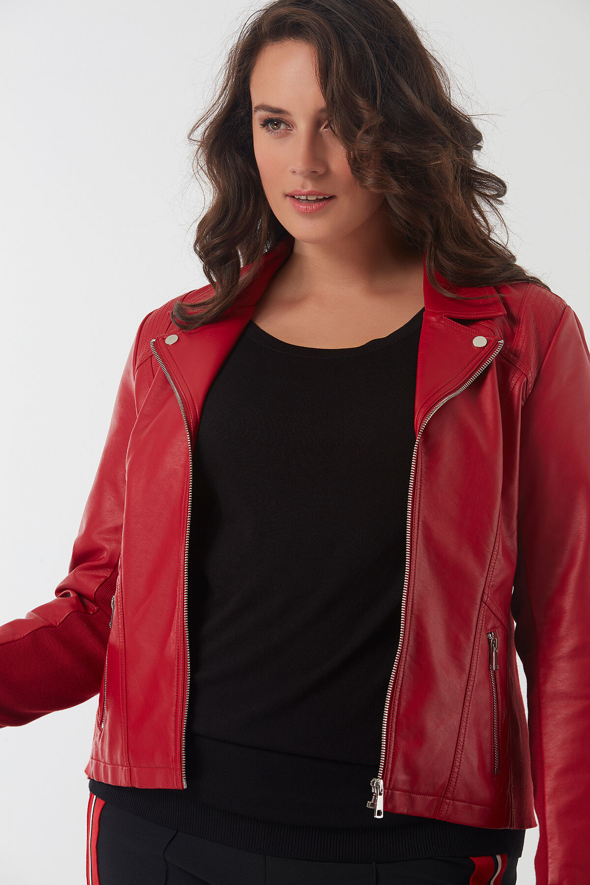 Chaqueta de cuero sint&eacute;tico image number 3