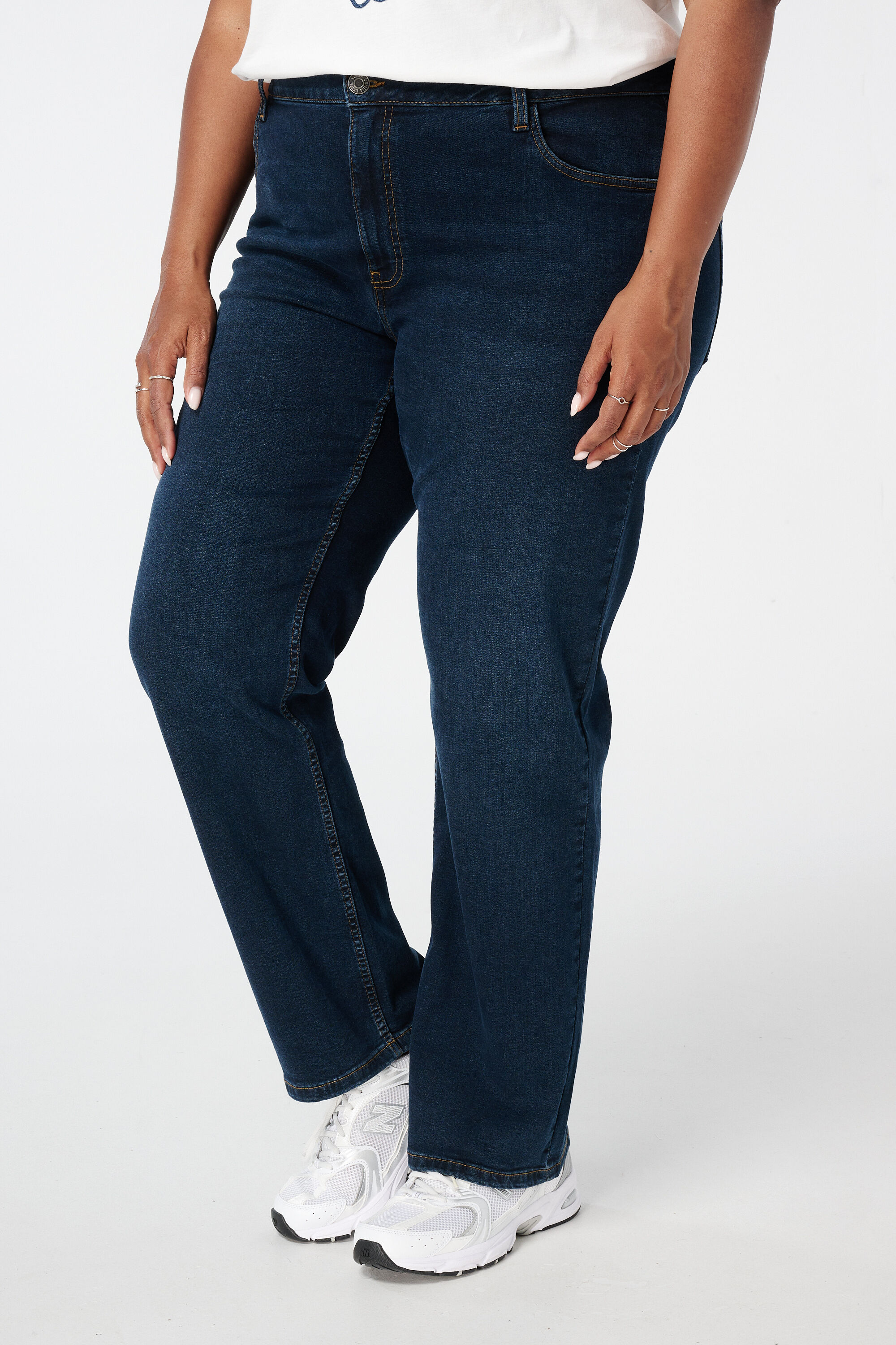 Vaqueros de pierna recta LILY image number 5