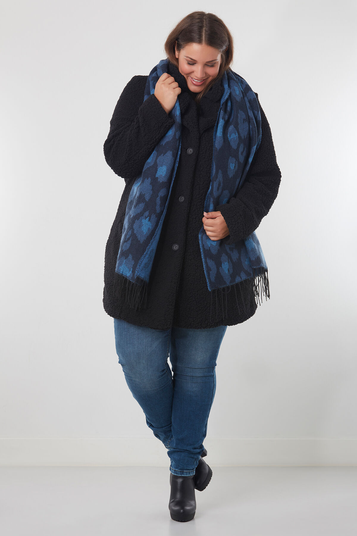 Bufanda con estampado de leopardo image number 3