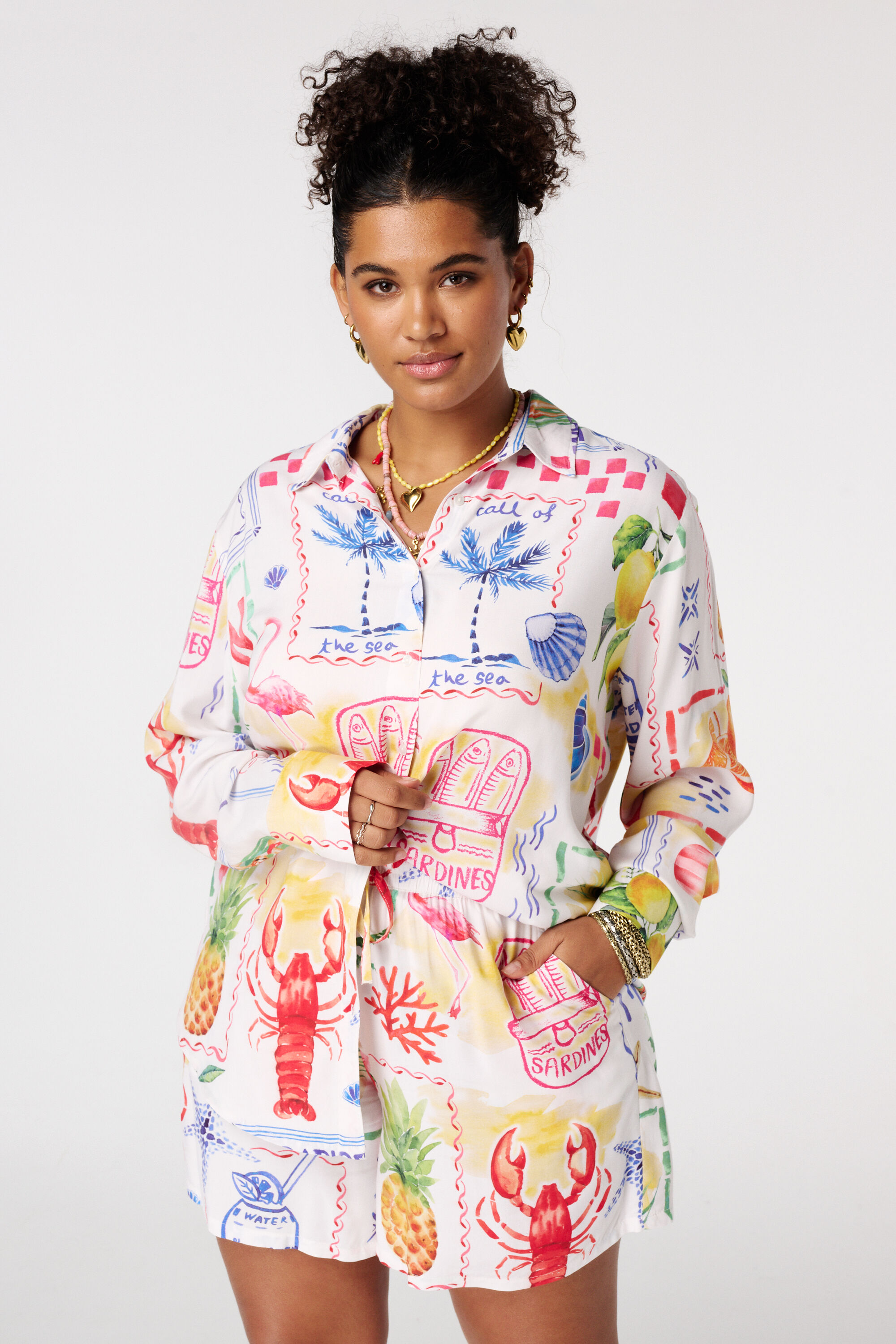 Blusa con estampado tropical