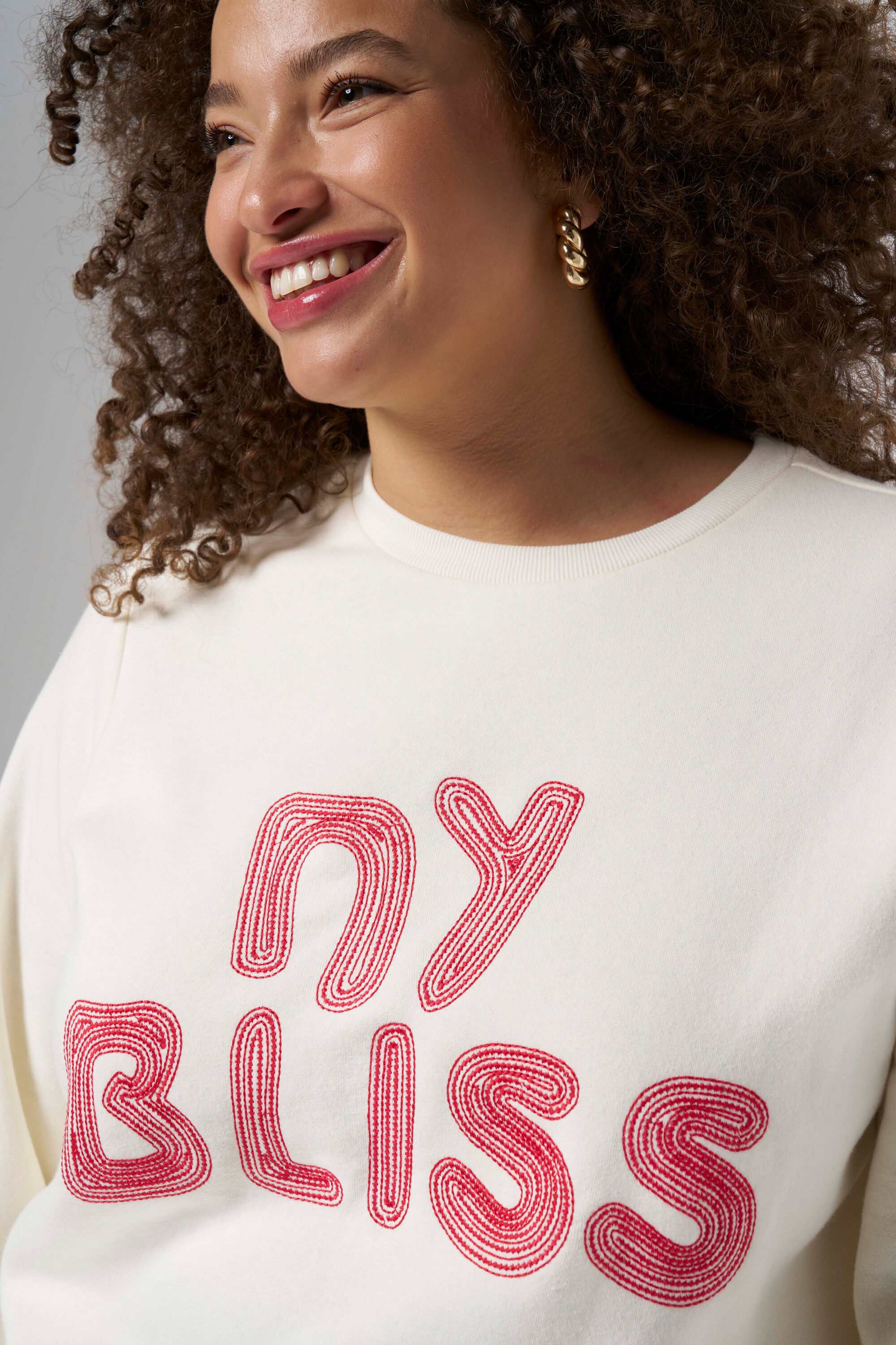 Su&eacute;ter con texto image number 4