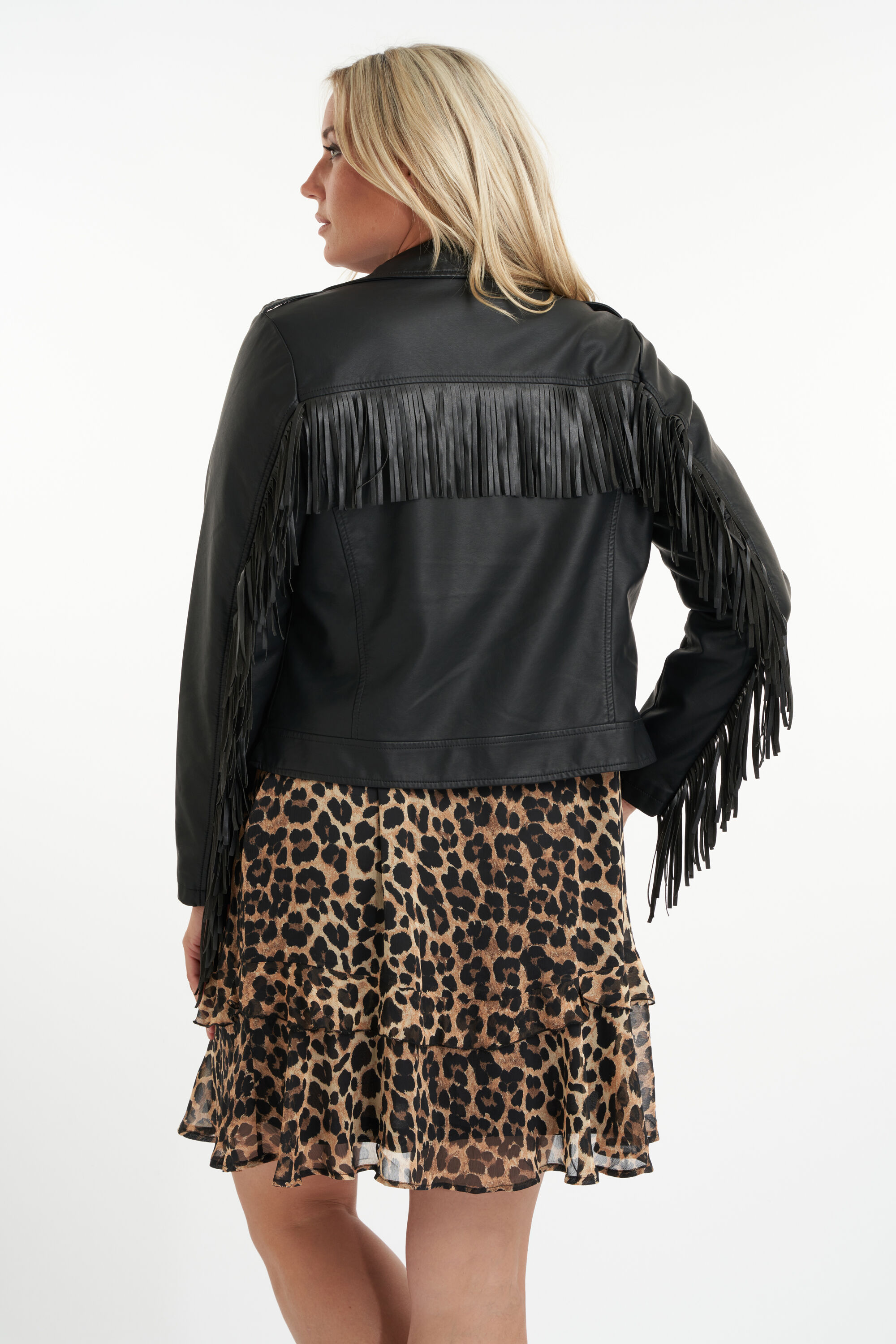 Chaqueta de cuero sint&eacute;tico con flecos image number 4