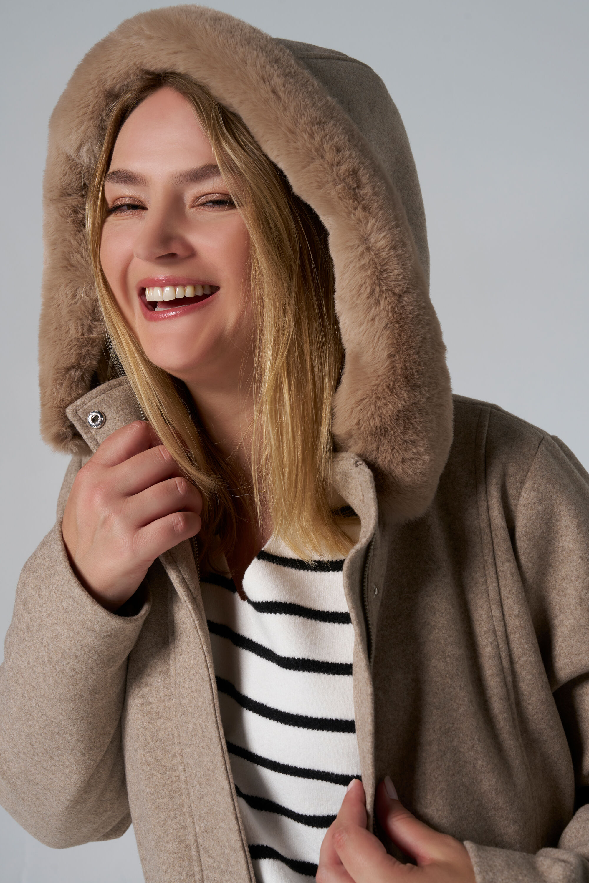 Cazadora con Cuello de Pelo Sint&eacute;tico image number 4