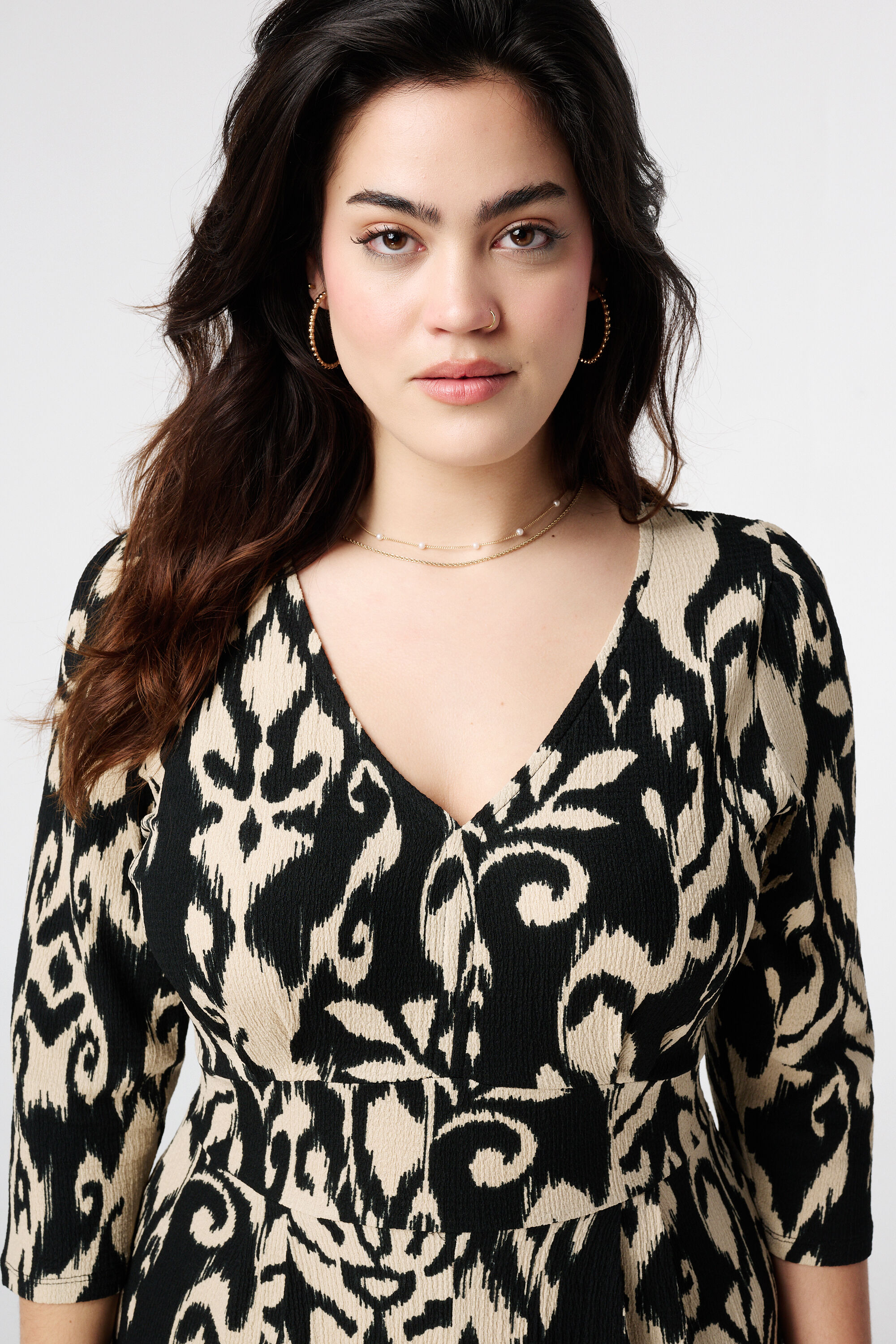 Vestido midi con estructura y estampado image number 4