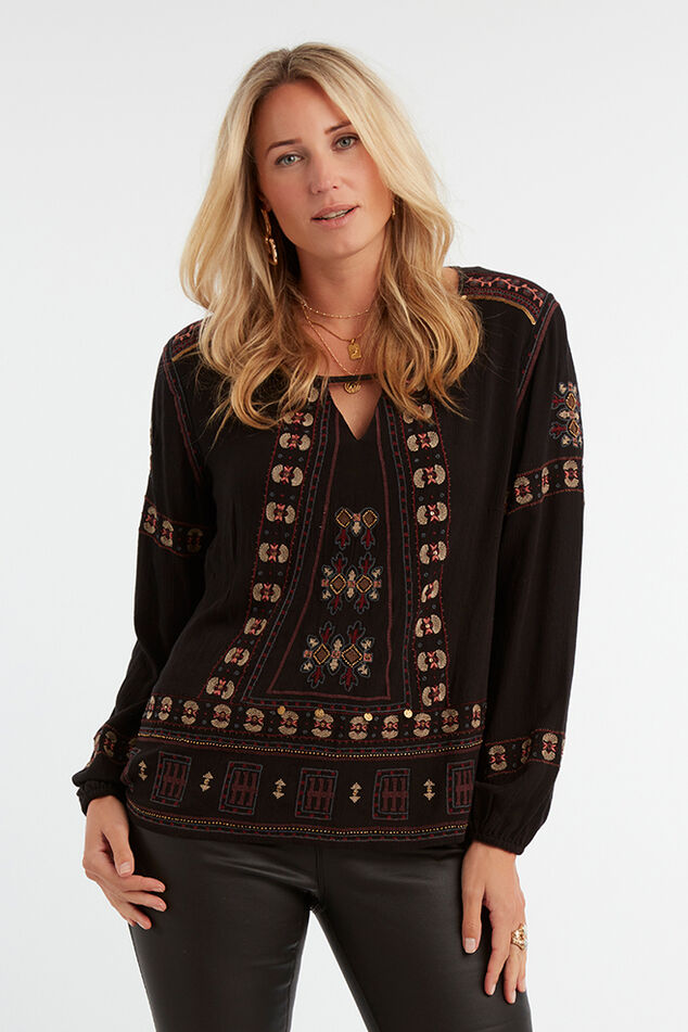 Blusa con bordados   image number 4