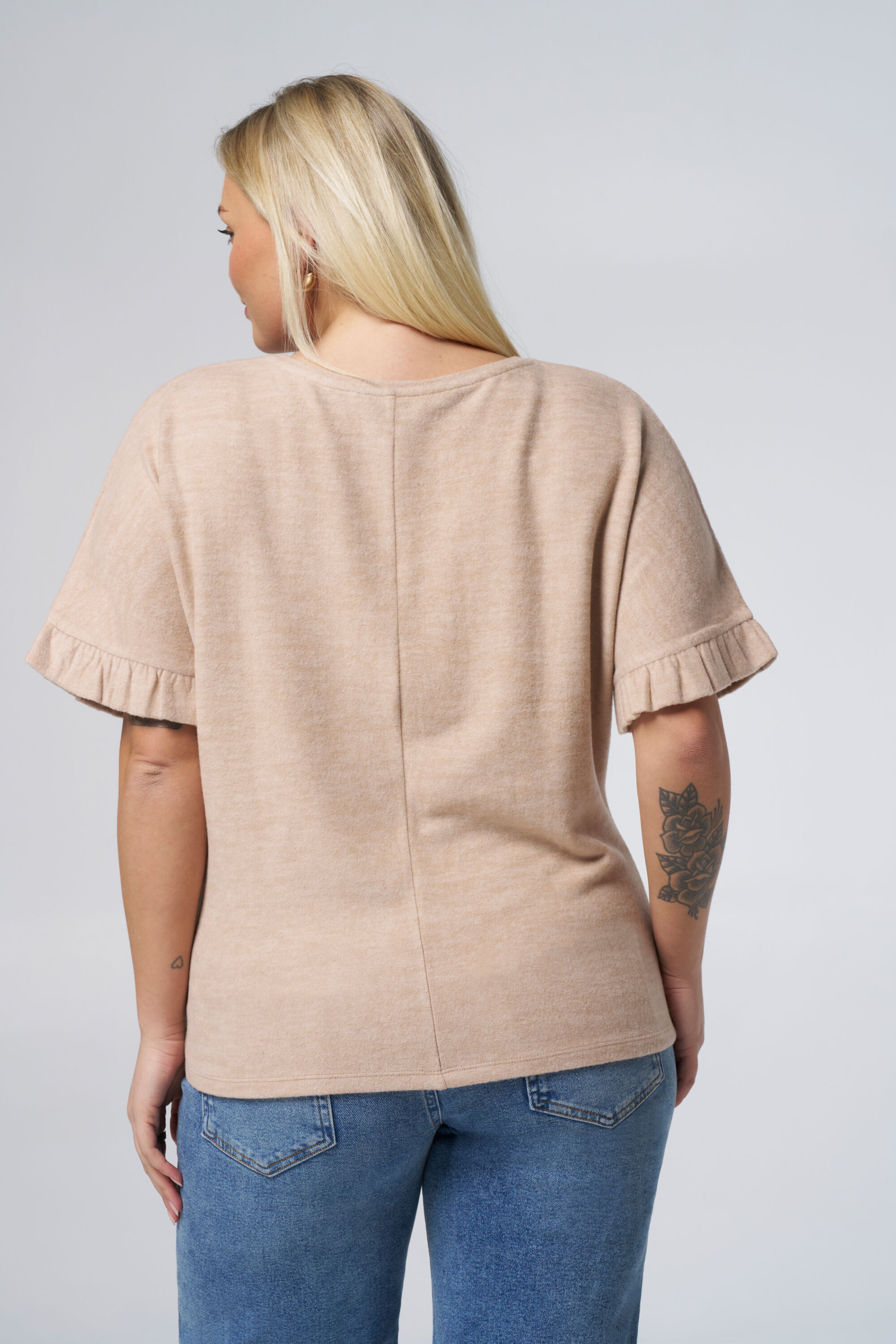 Top con mangas de volantes image number 3