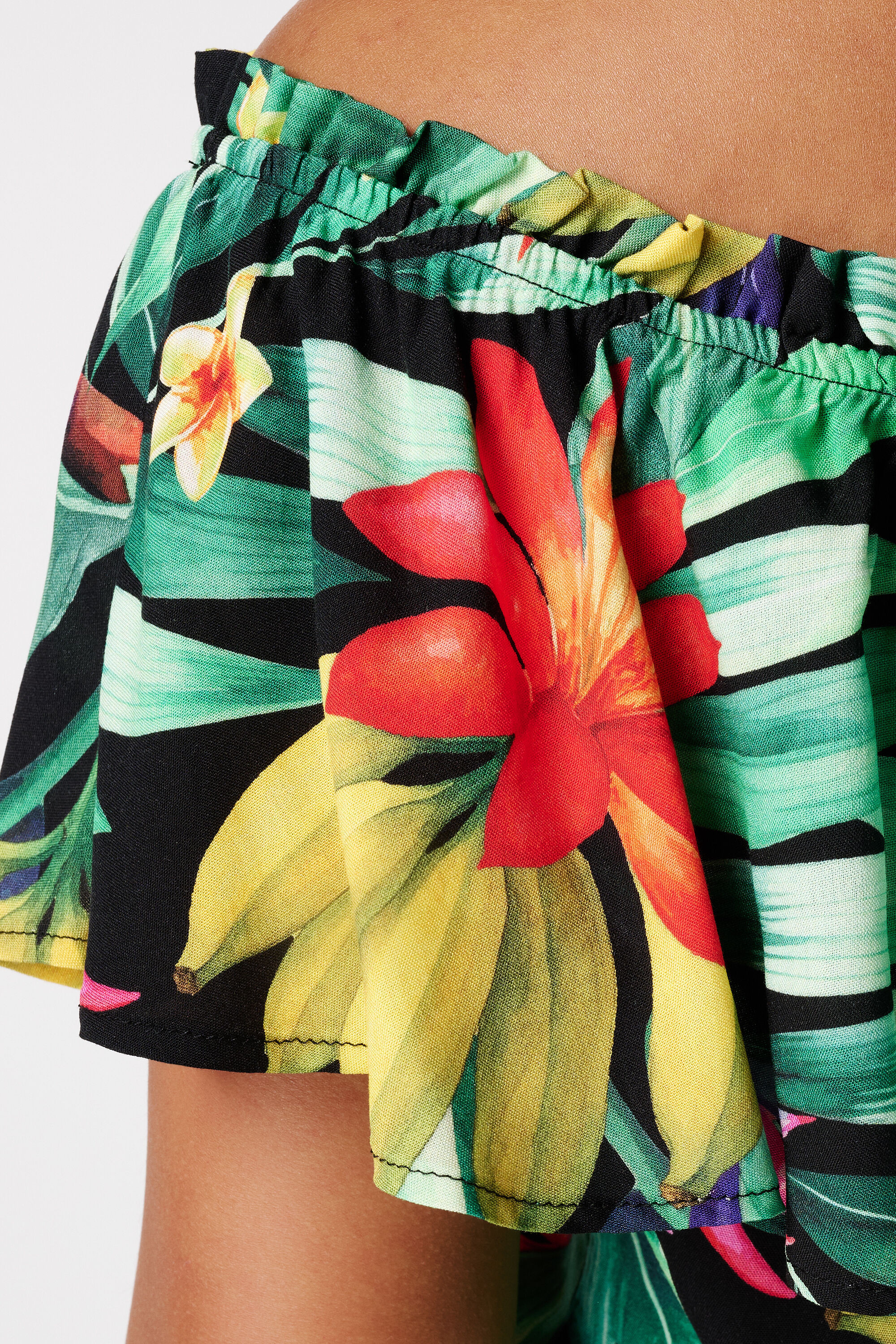 Blusa con hombros descubiertos image number 6