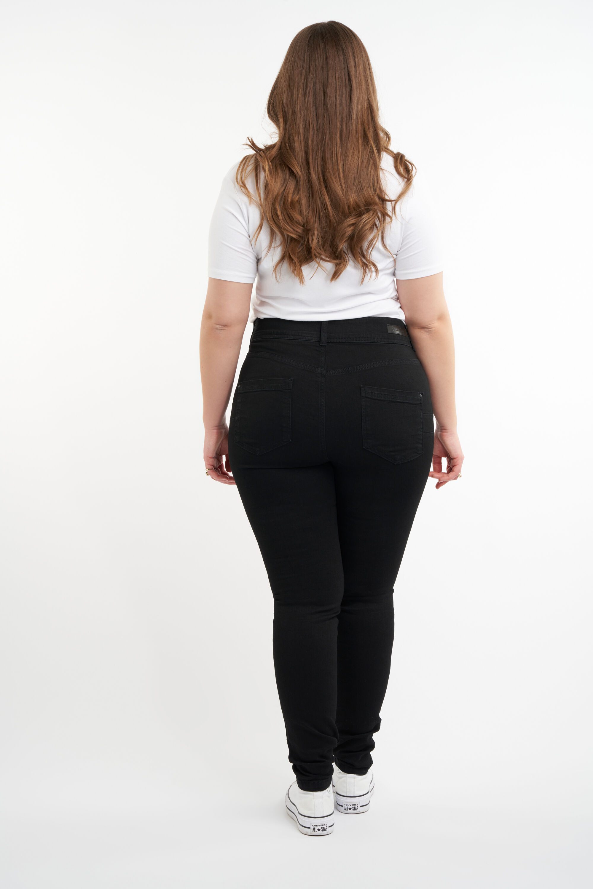 Vaqueros SCULPTS de corte pitillo  image number 3