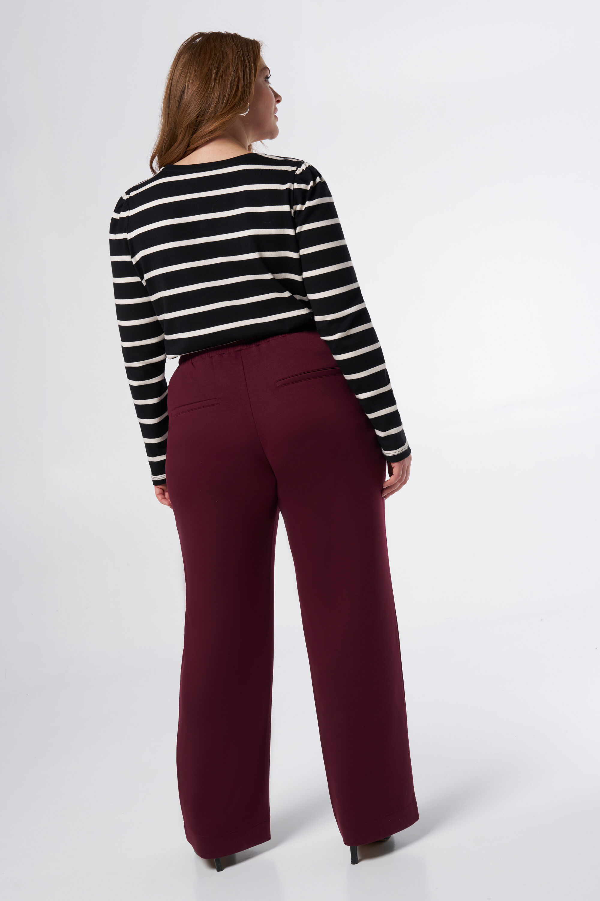 Vaqueros con pespunte decorativo  image number 3