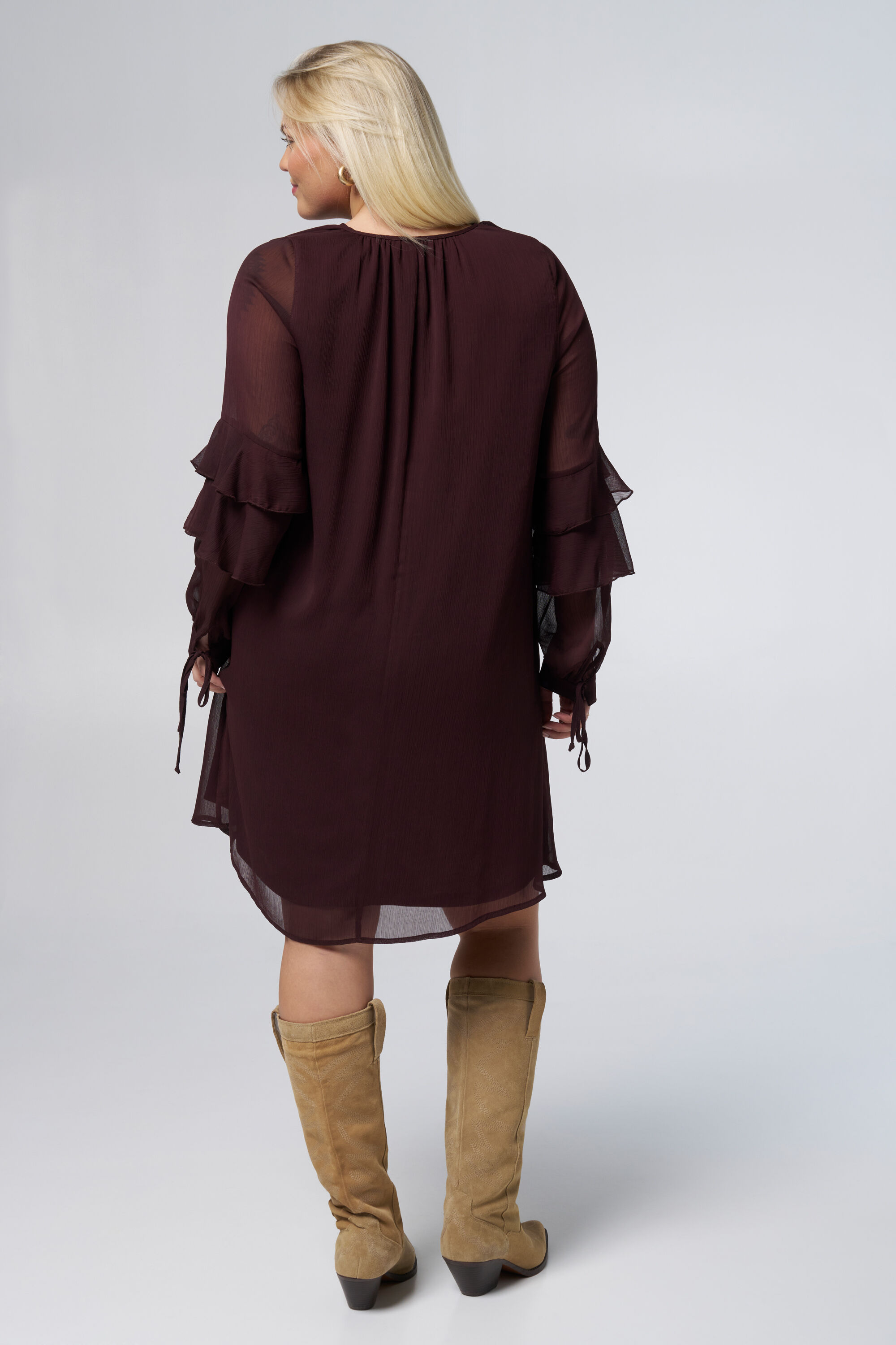 Vestido con mangas de volante image number 3