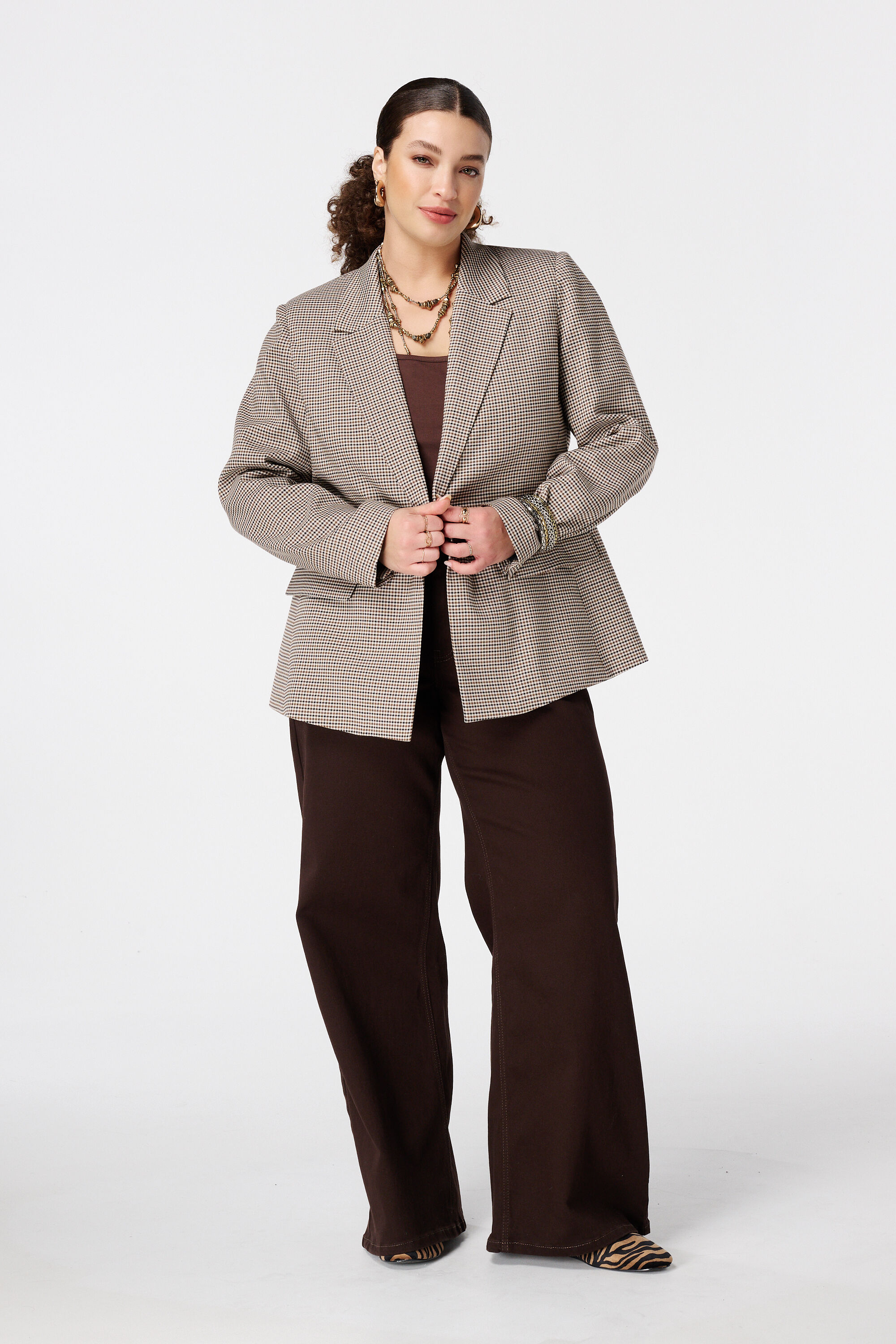 Blazer a cuadros con cierre de botones image number 5