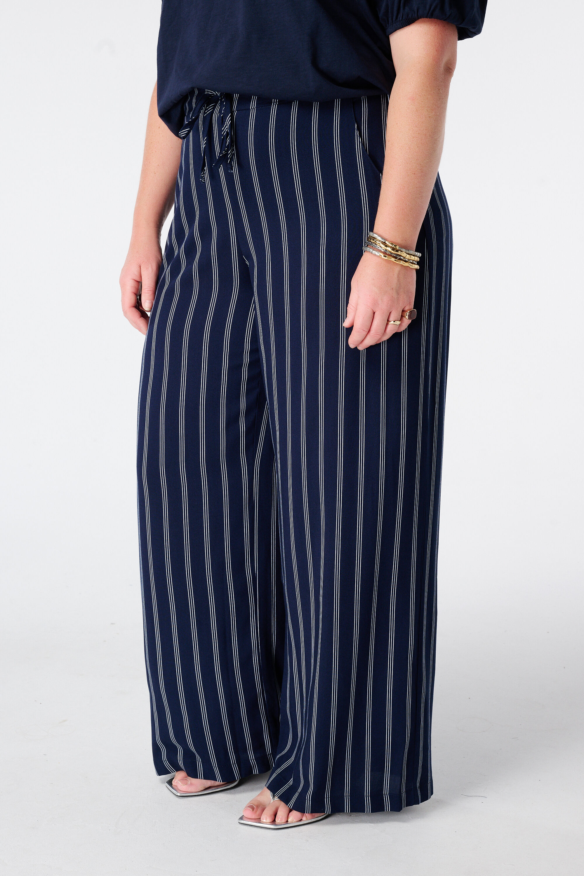 Pantal&oacute;n wide leg con estampado image number 5