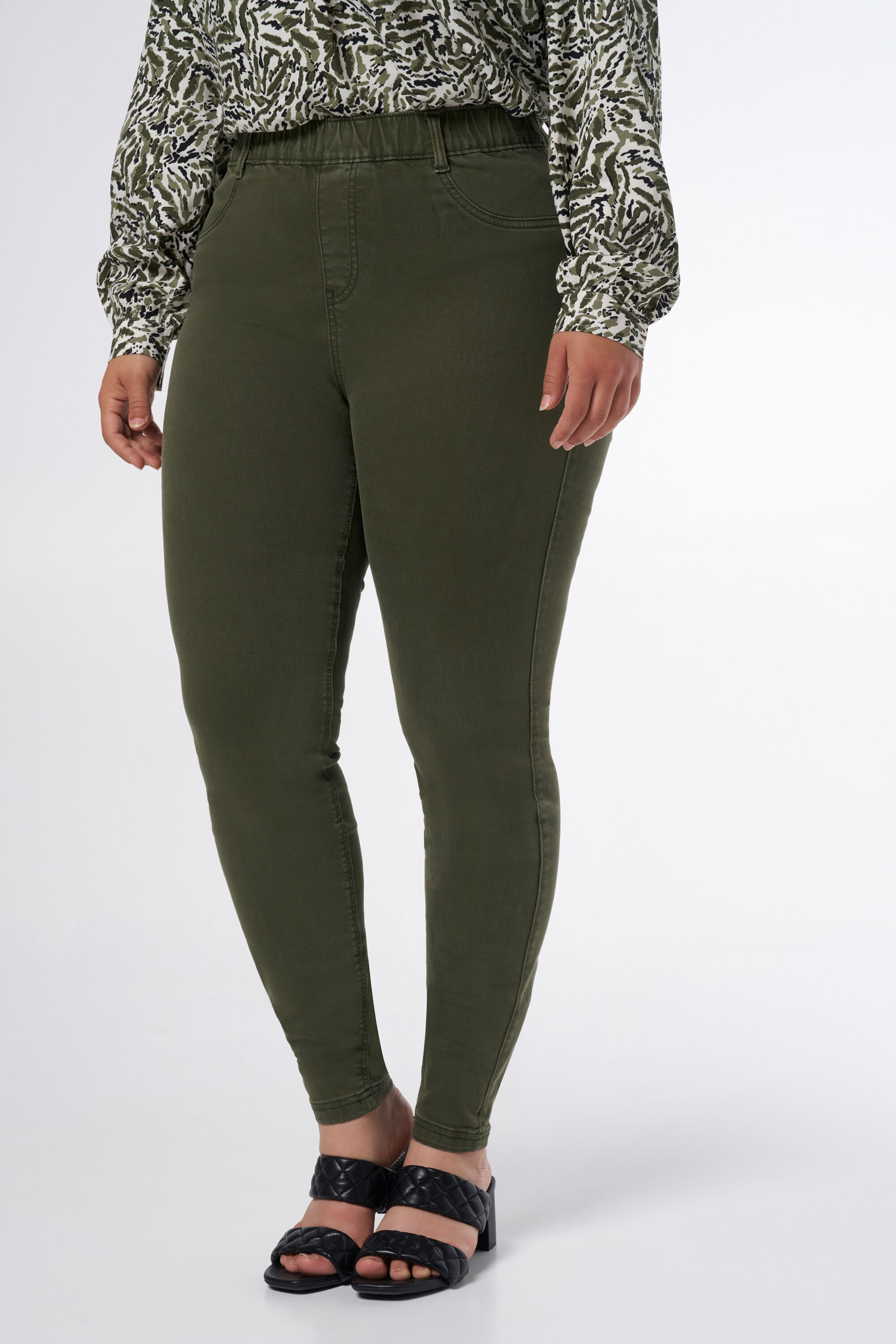 Trecking de piernas flacas image number 5