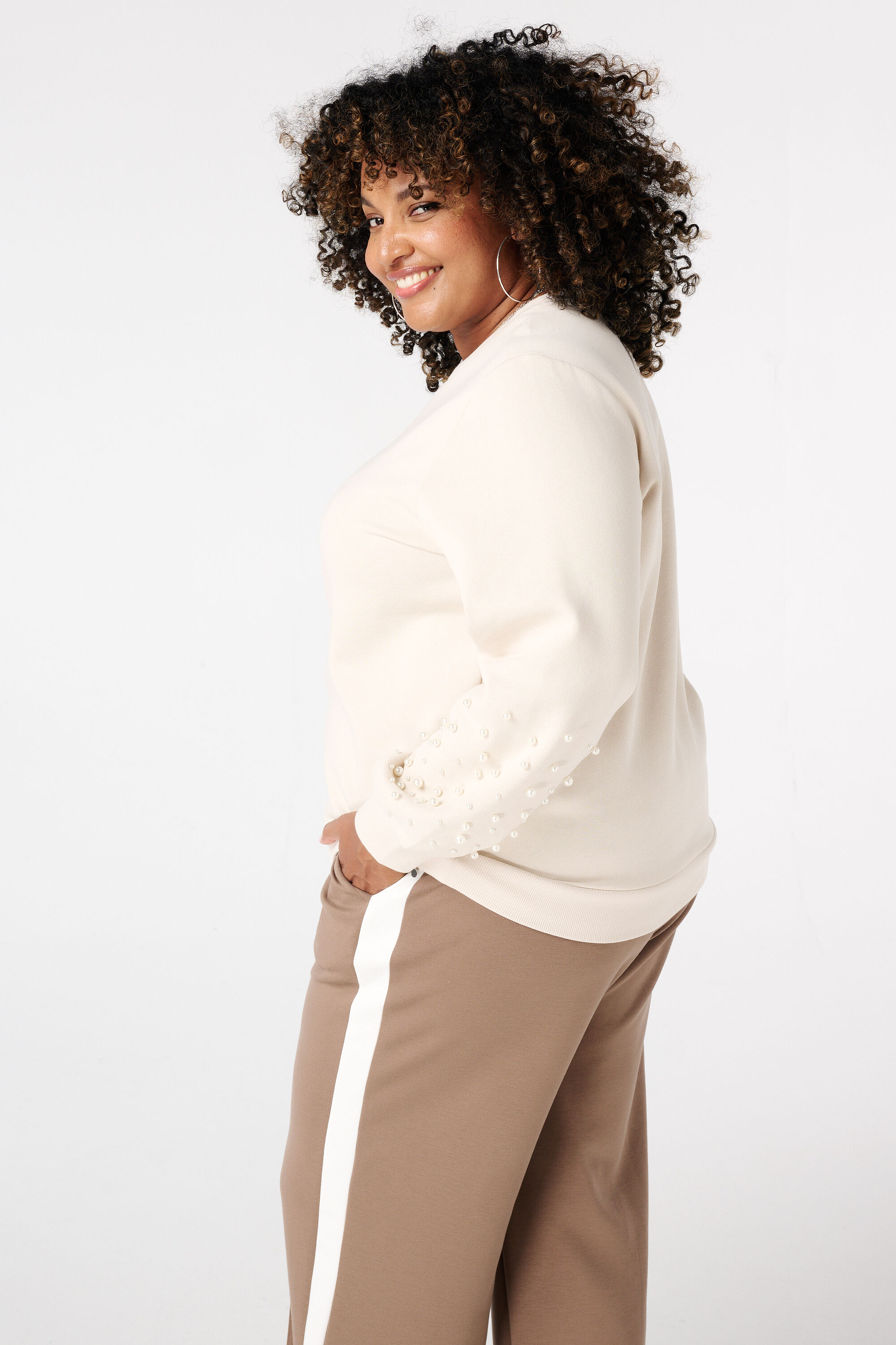 Jersey con detalle de perlas image number 3