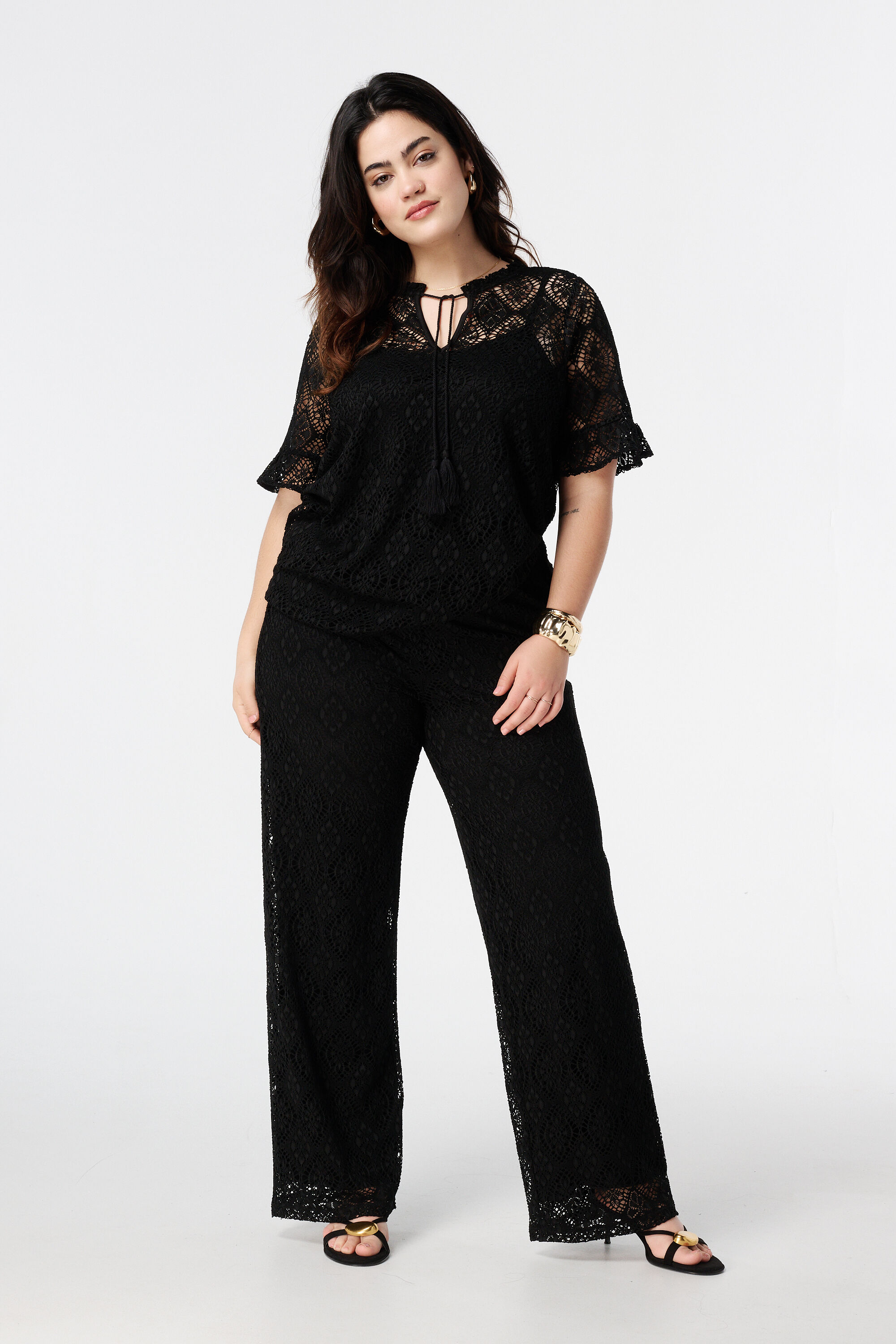 Top de encaje con manga corta  image number 5