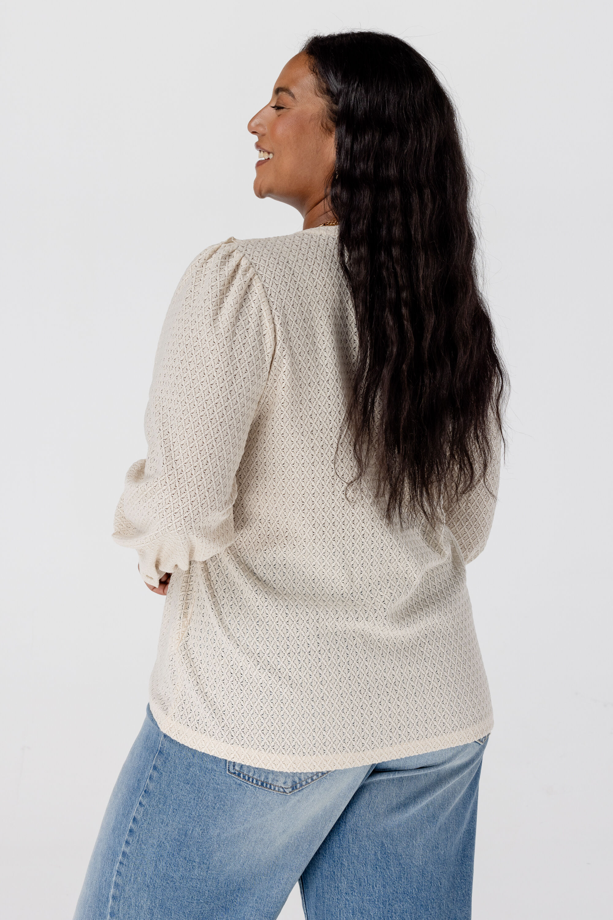 Blusa con volantes image number 3