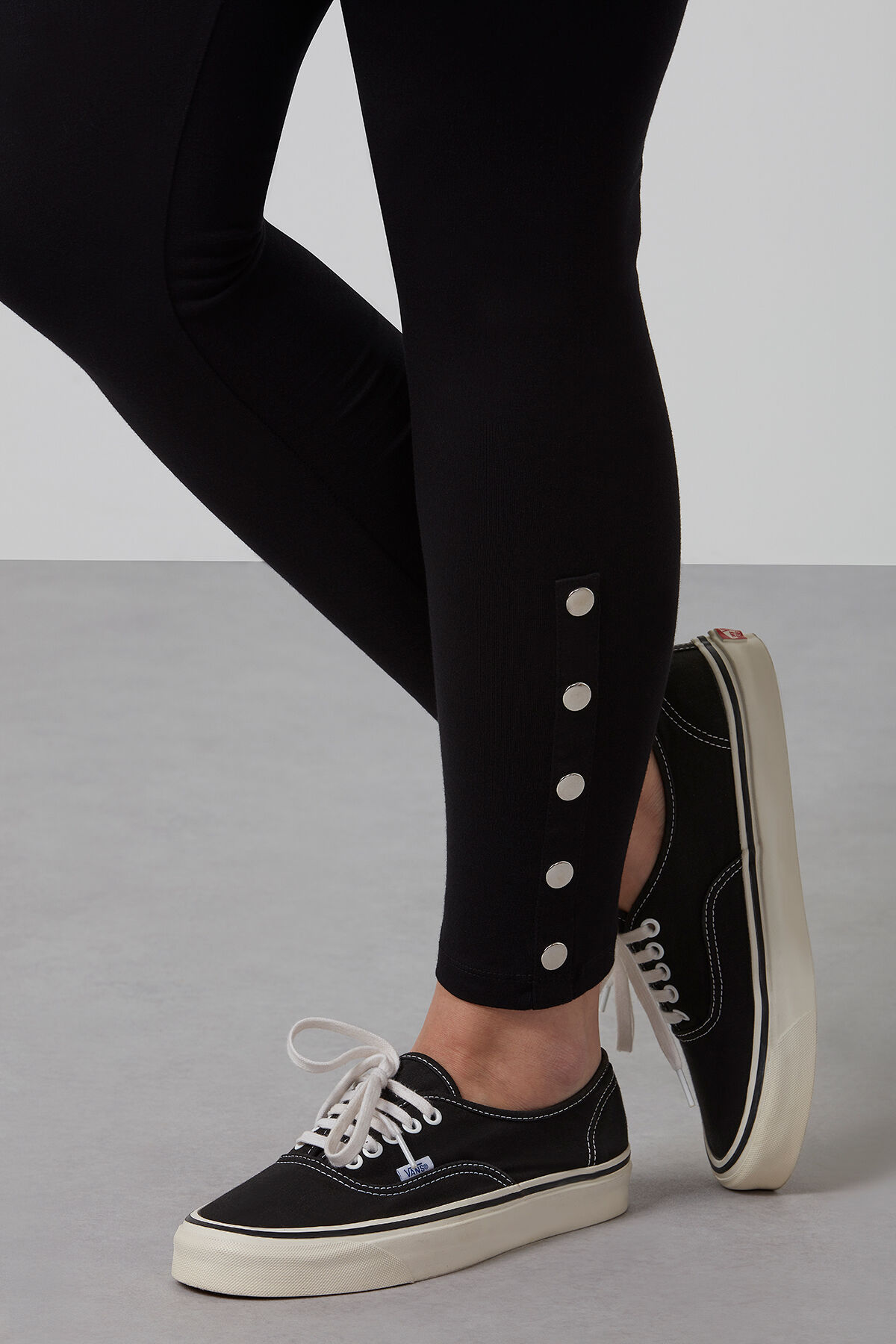 Leggings con botones de presi&oacute;n image number 0