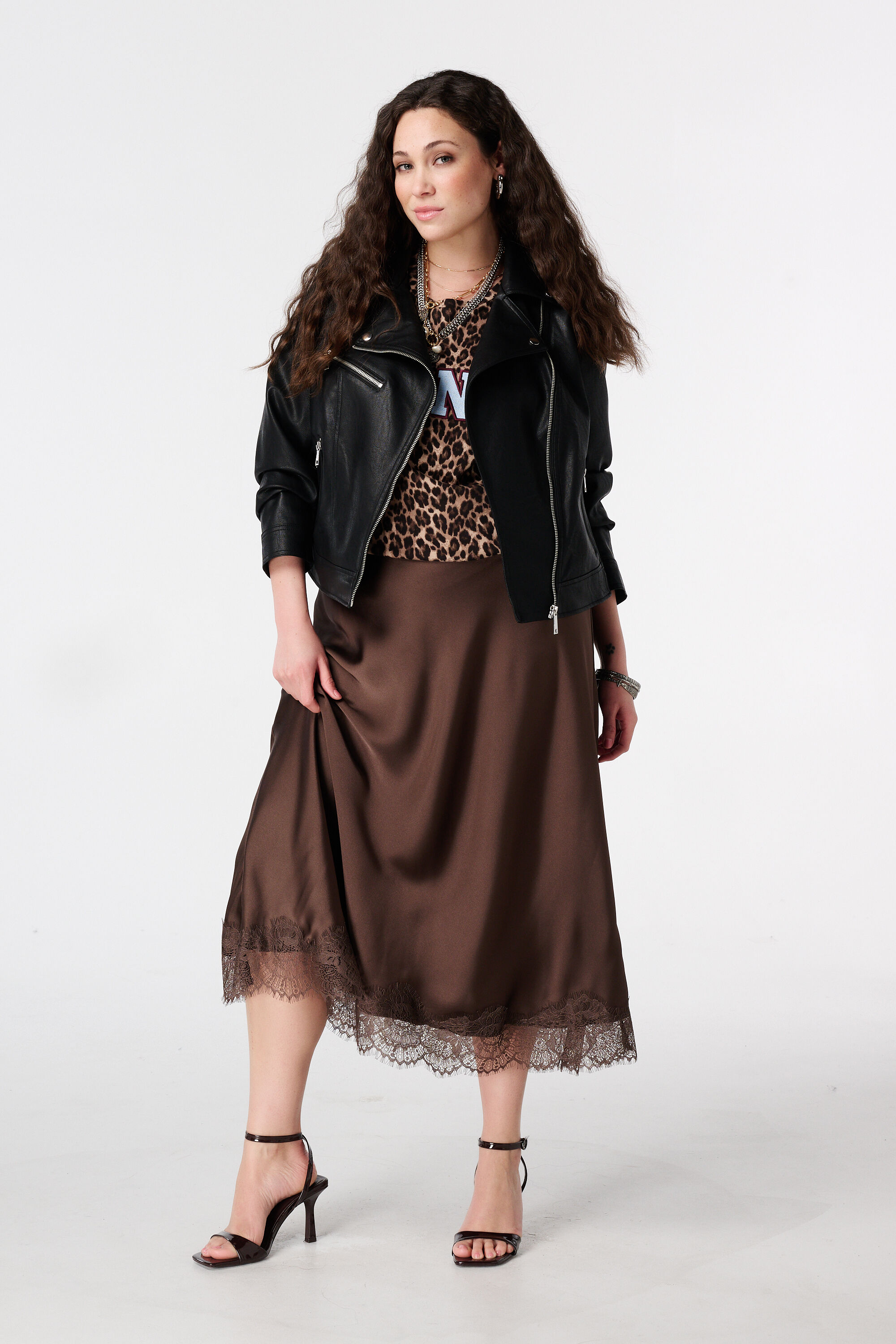 Falda con efecto satinado y encaje