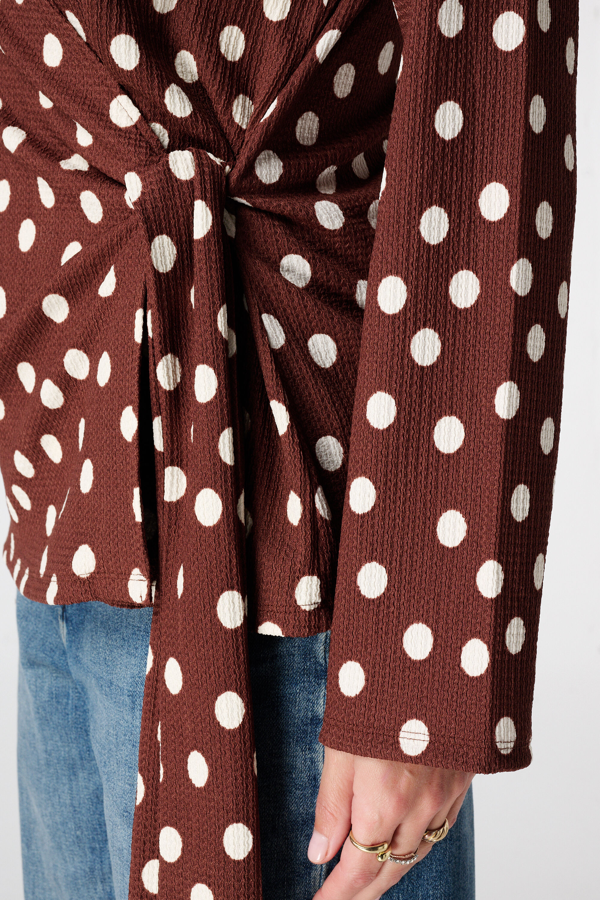 Top cruzado con lunares image number 6