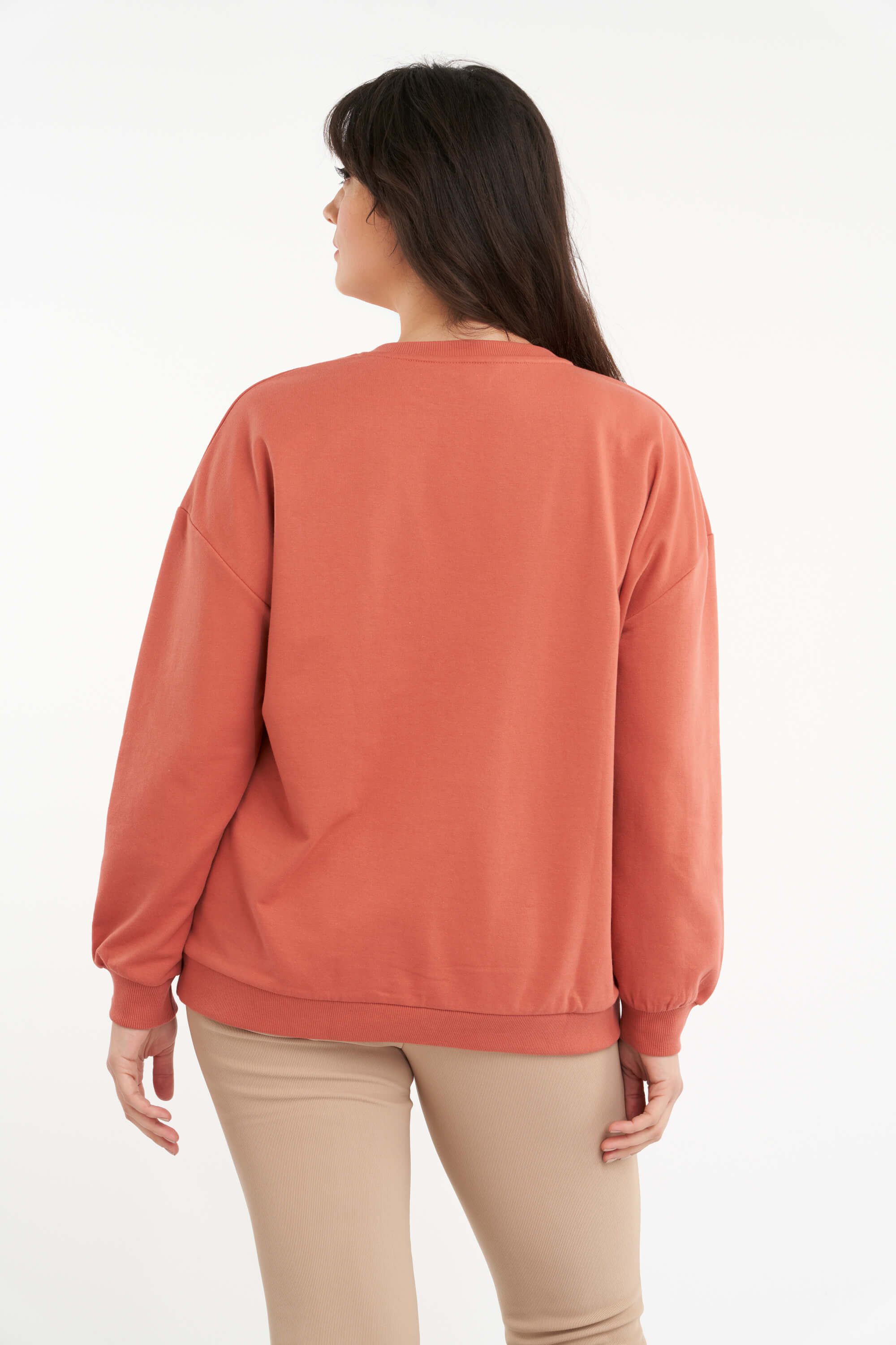 Su&eacute;ter con tachuelas image number 3