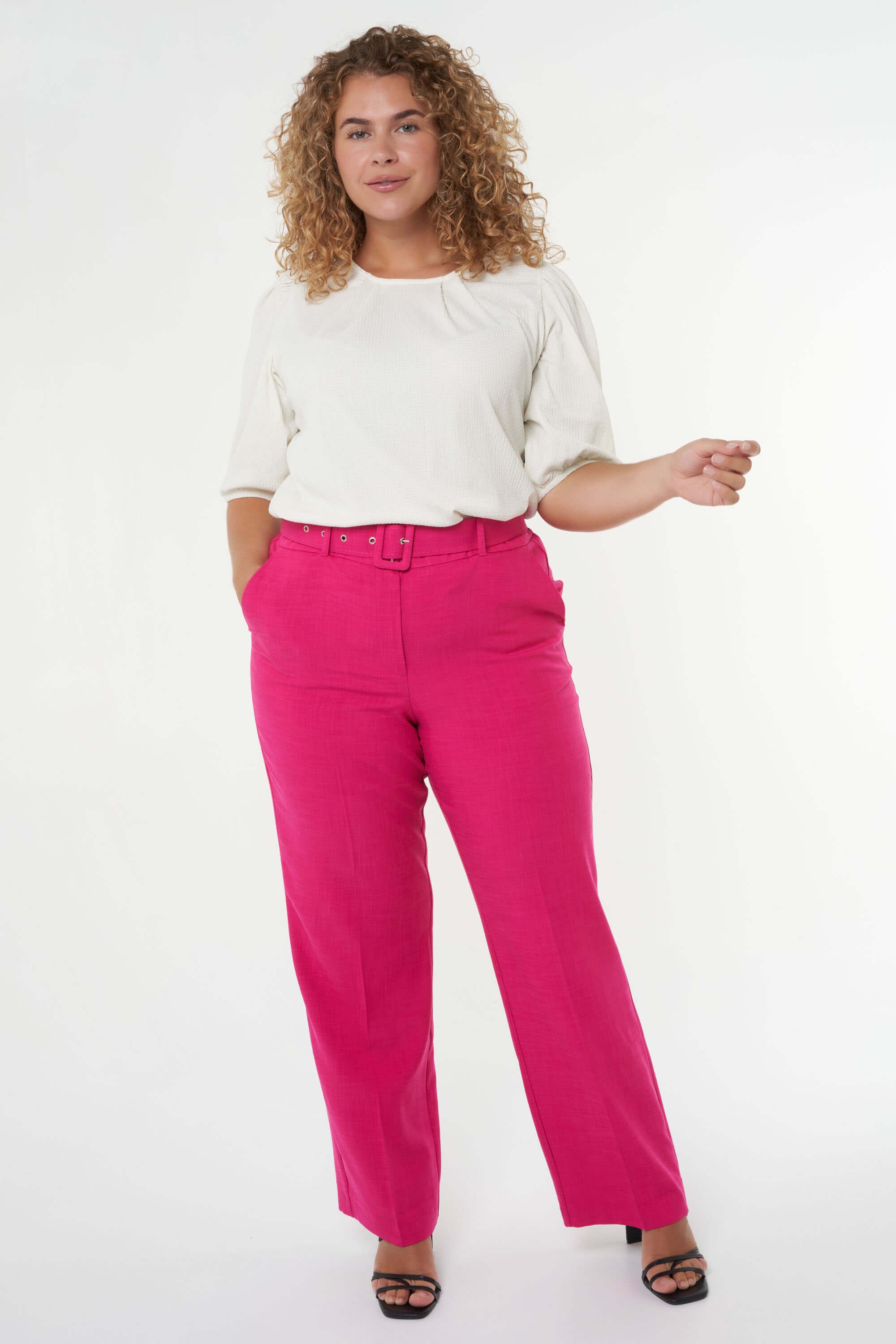 Pantalones con cinto image number 7