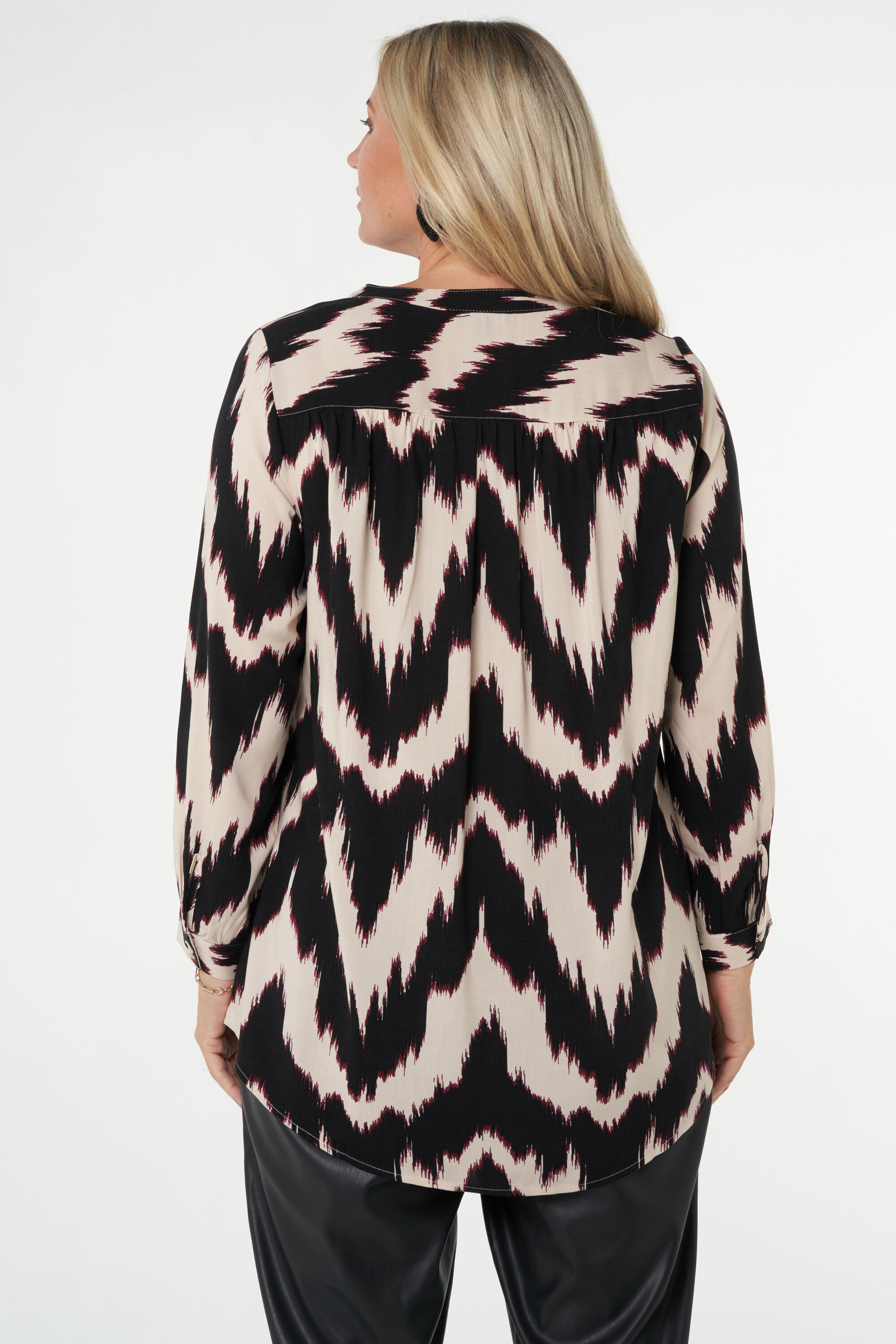 Blusa con estampado image number 4