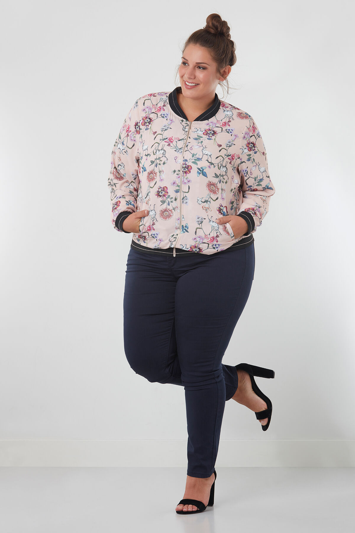 Chaqueta bomber con estampado de flores image number 3