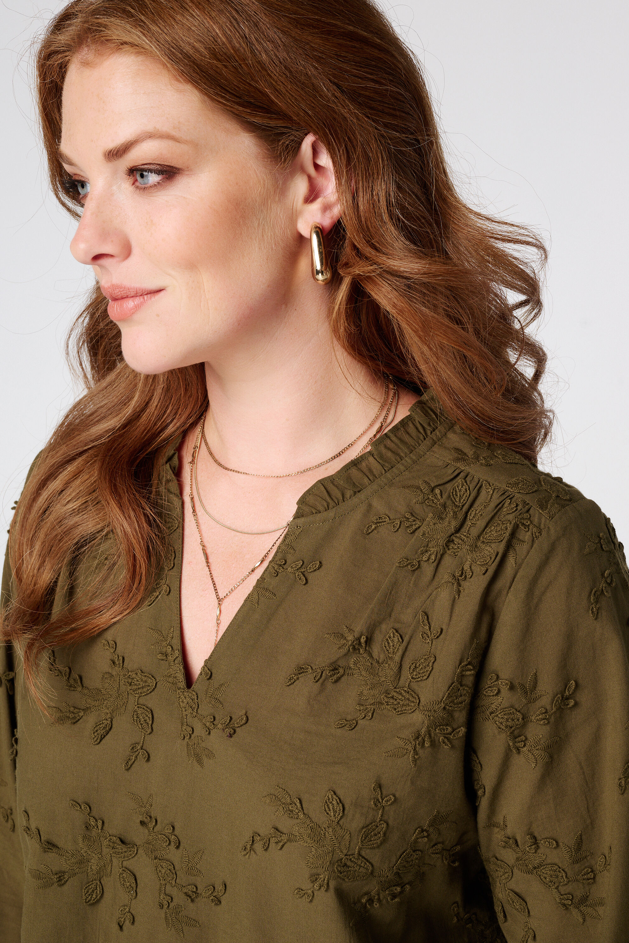 Blusa con bordados image number 4
