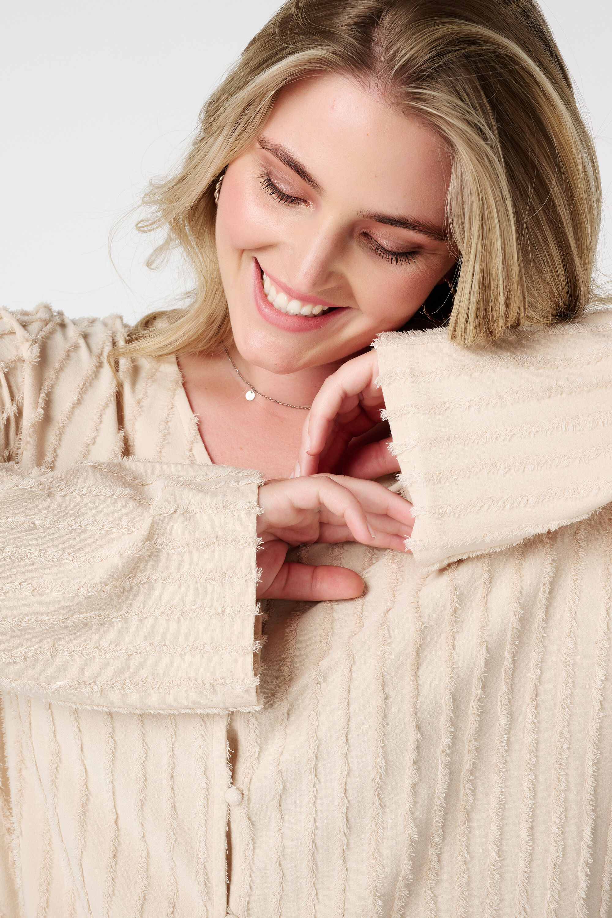 Top con textura de flecos image number 4