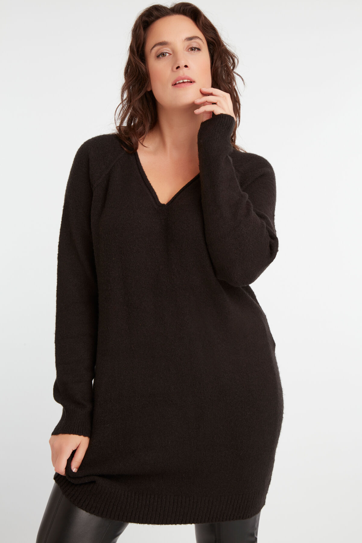 Vestido su&eacute;ter con escote en V image number 3