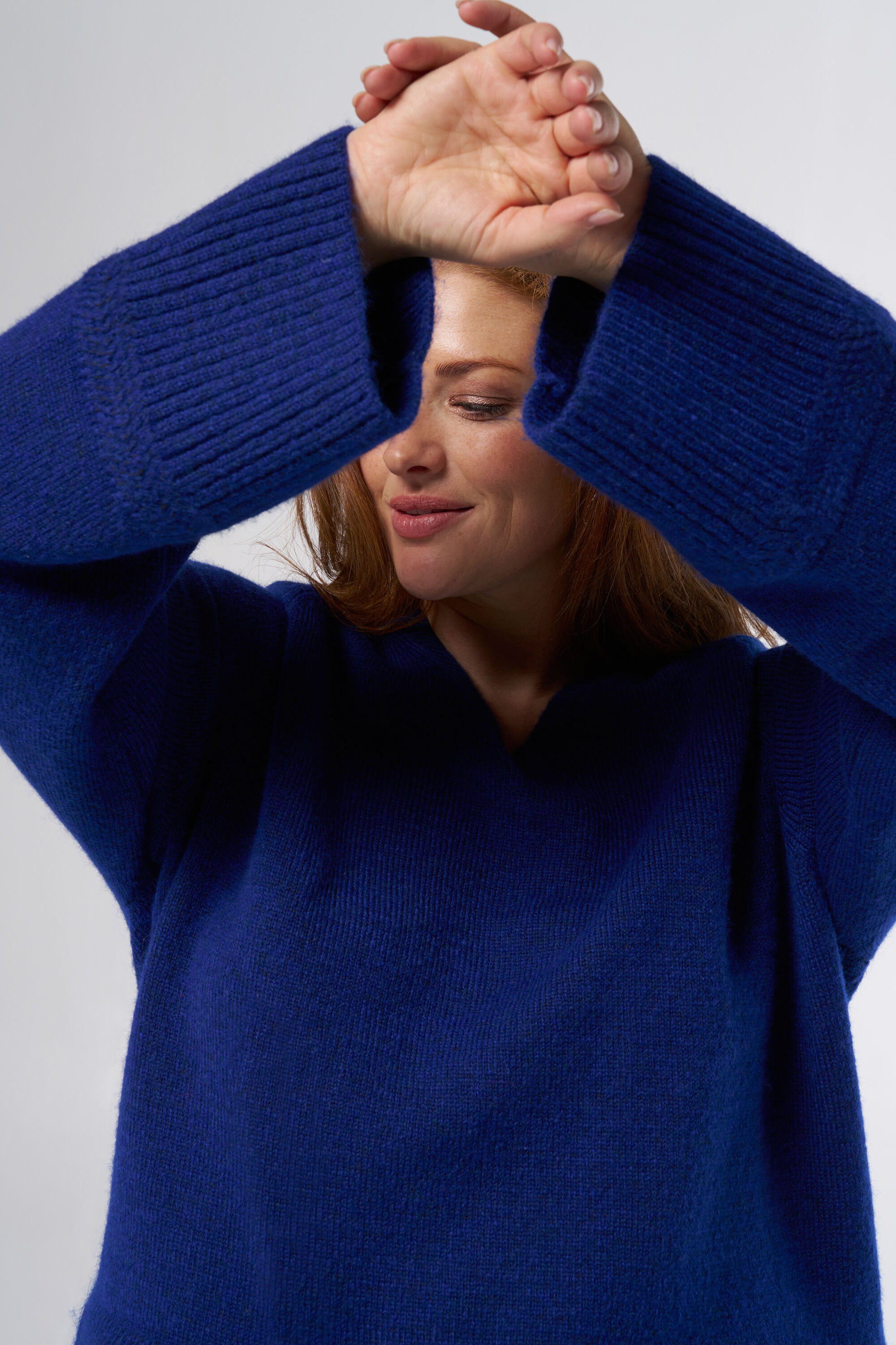 Jersey con escote en V image number 4