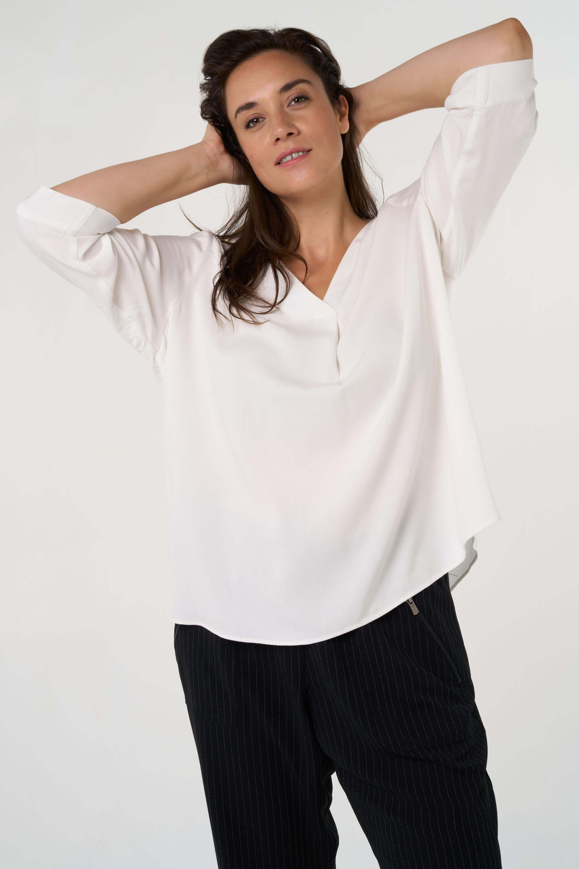  Blusa con escote en V image number 6