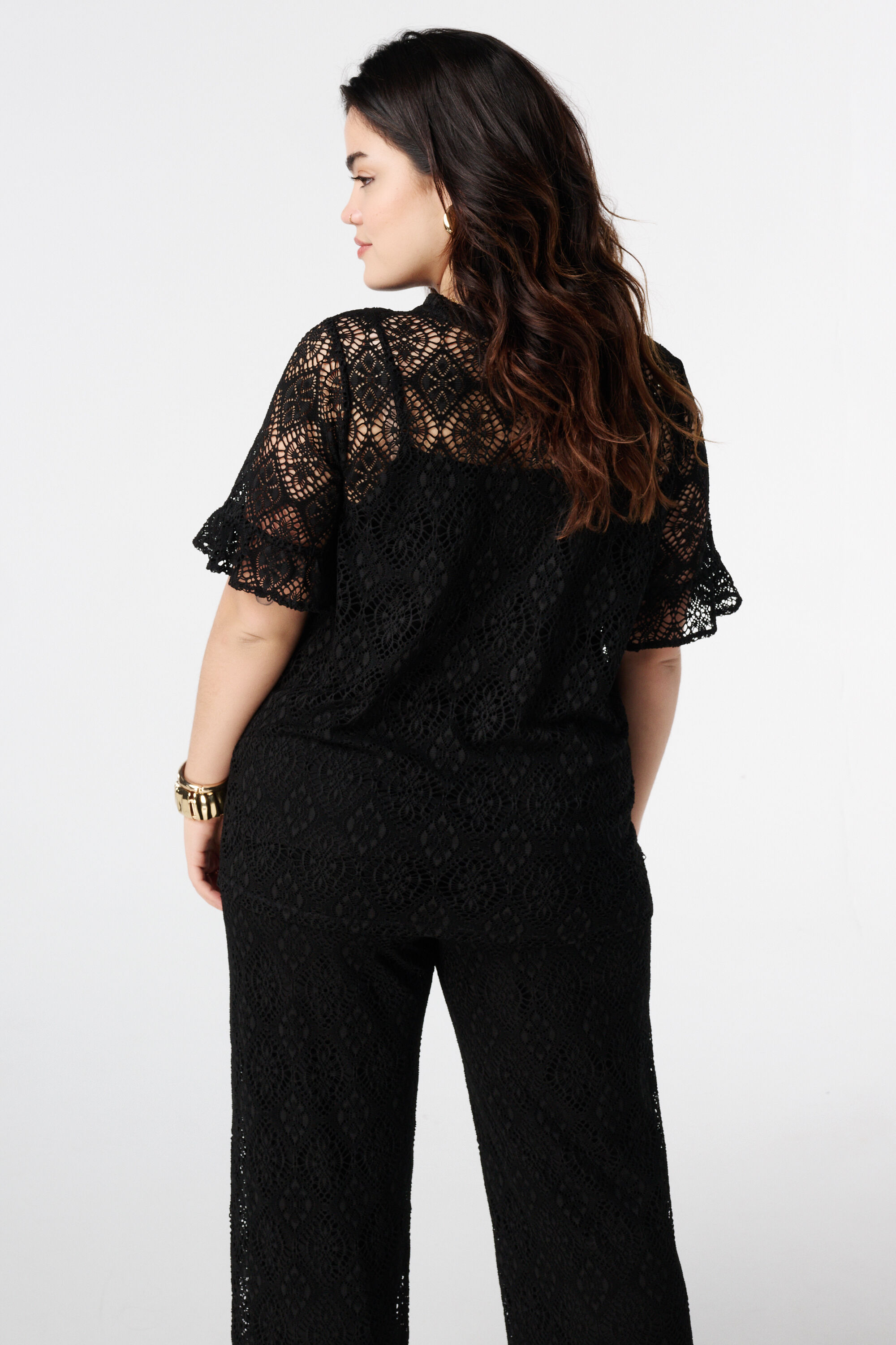 Top de encaje con manga corta  image number 3