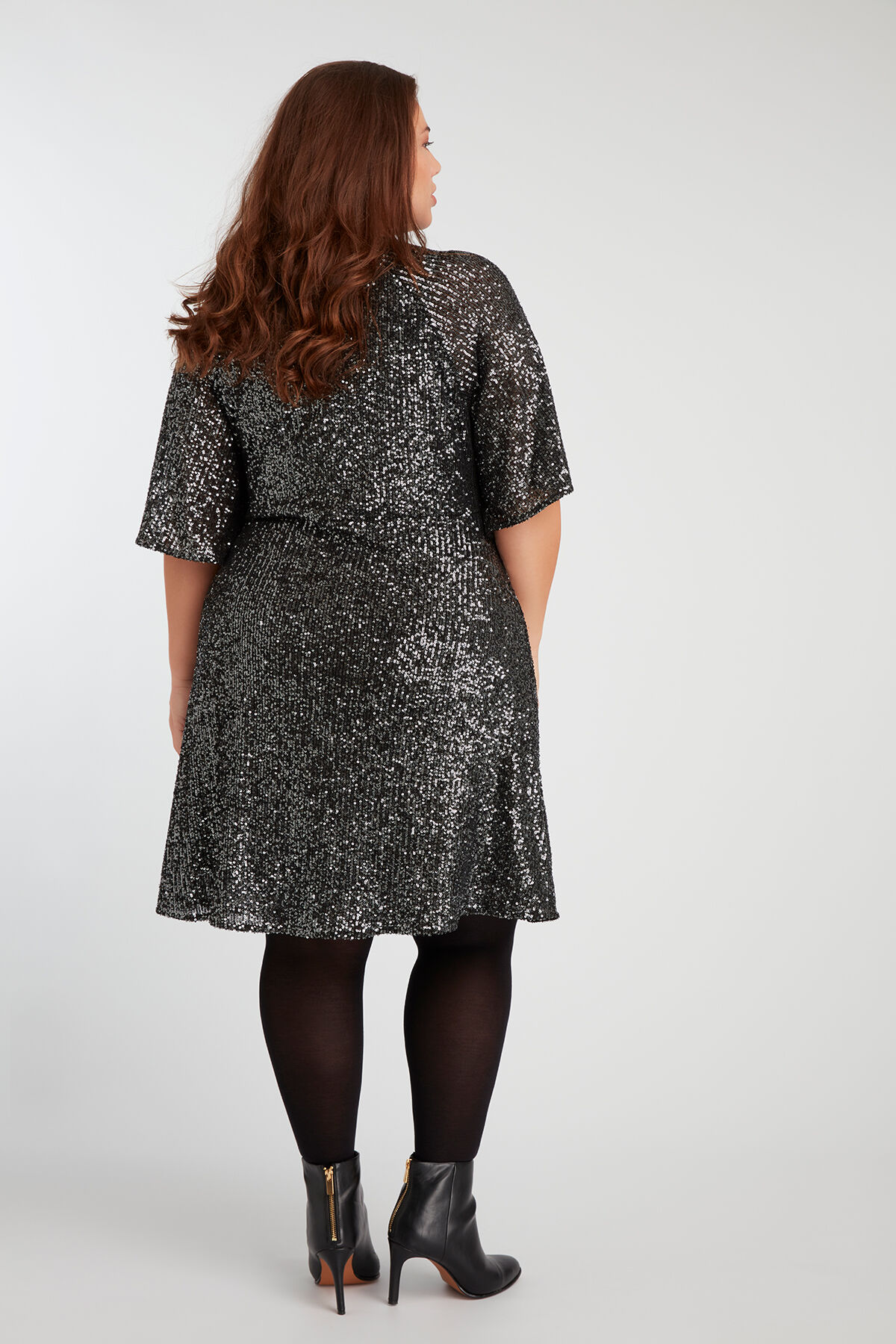 Vestido cruzado con lentejuelas image number 5